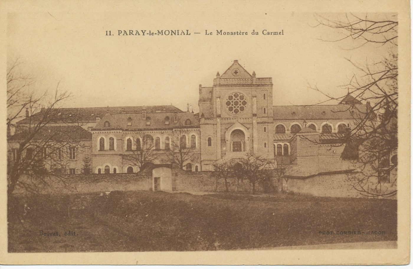 Paray-le-Monial. Le Monastère du Carmel.