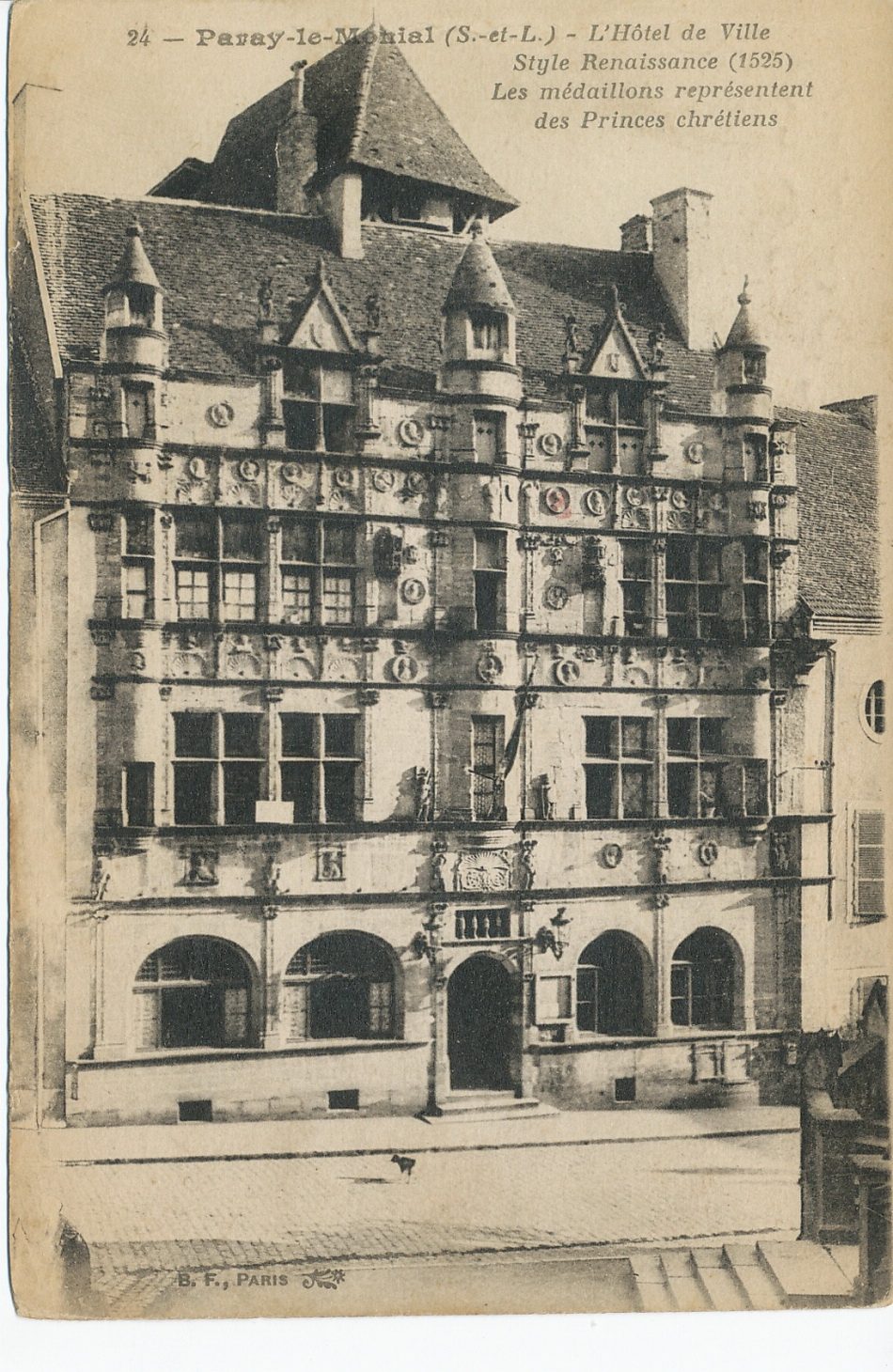 Paray-le-Monial. L'hôtel de ville. Style renaissance (1525). Les médaillons représentent des princes chrétiens.