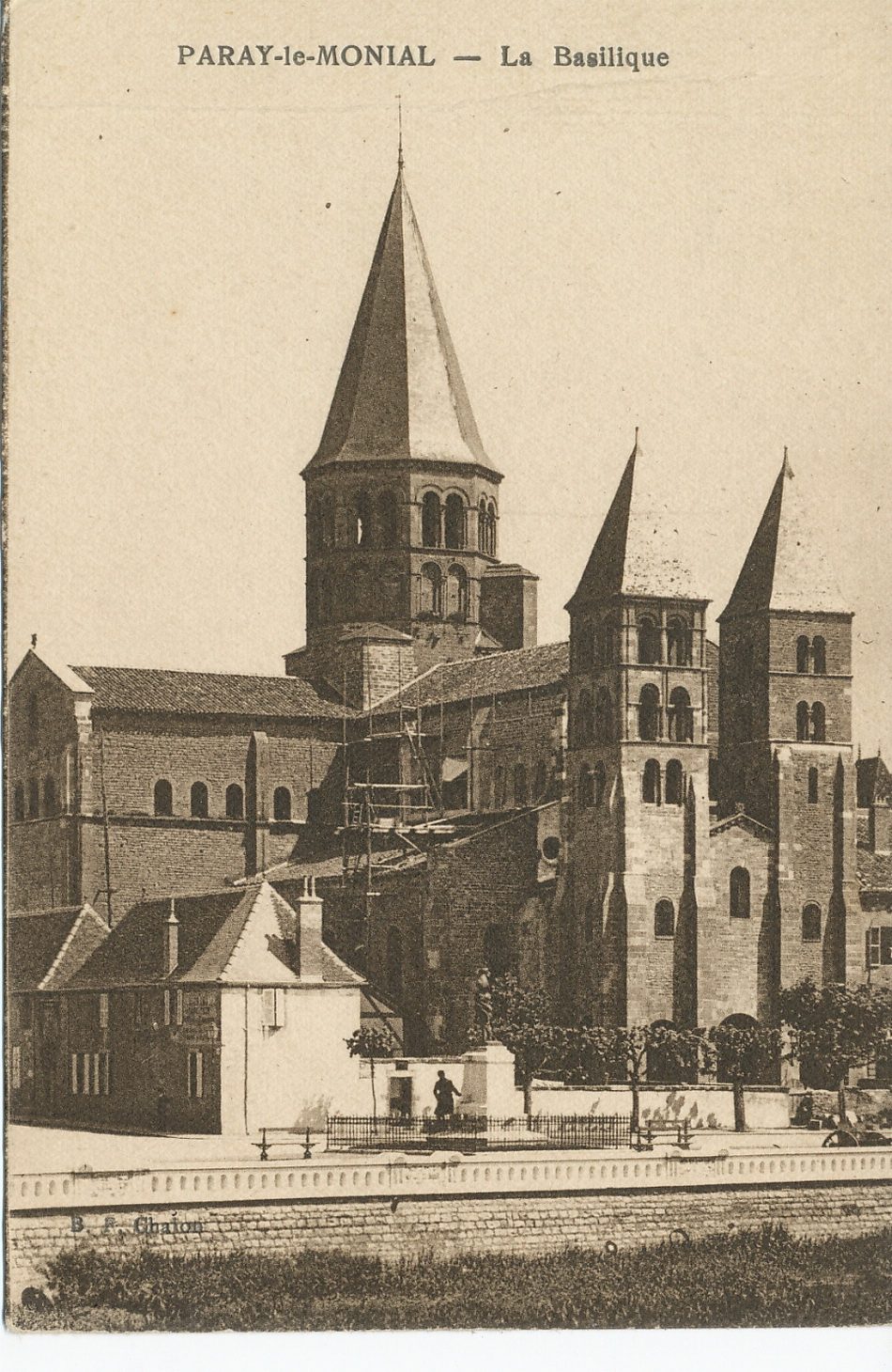 Paray-le-Monial. La basilique.