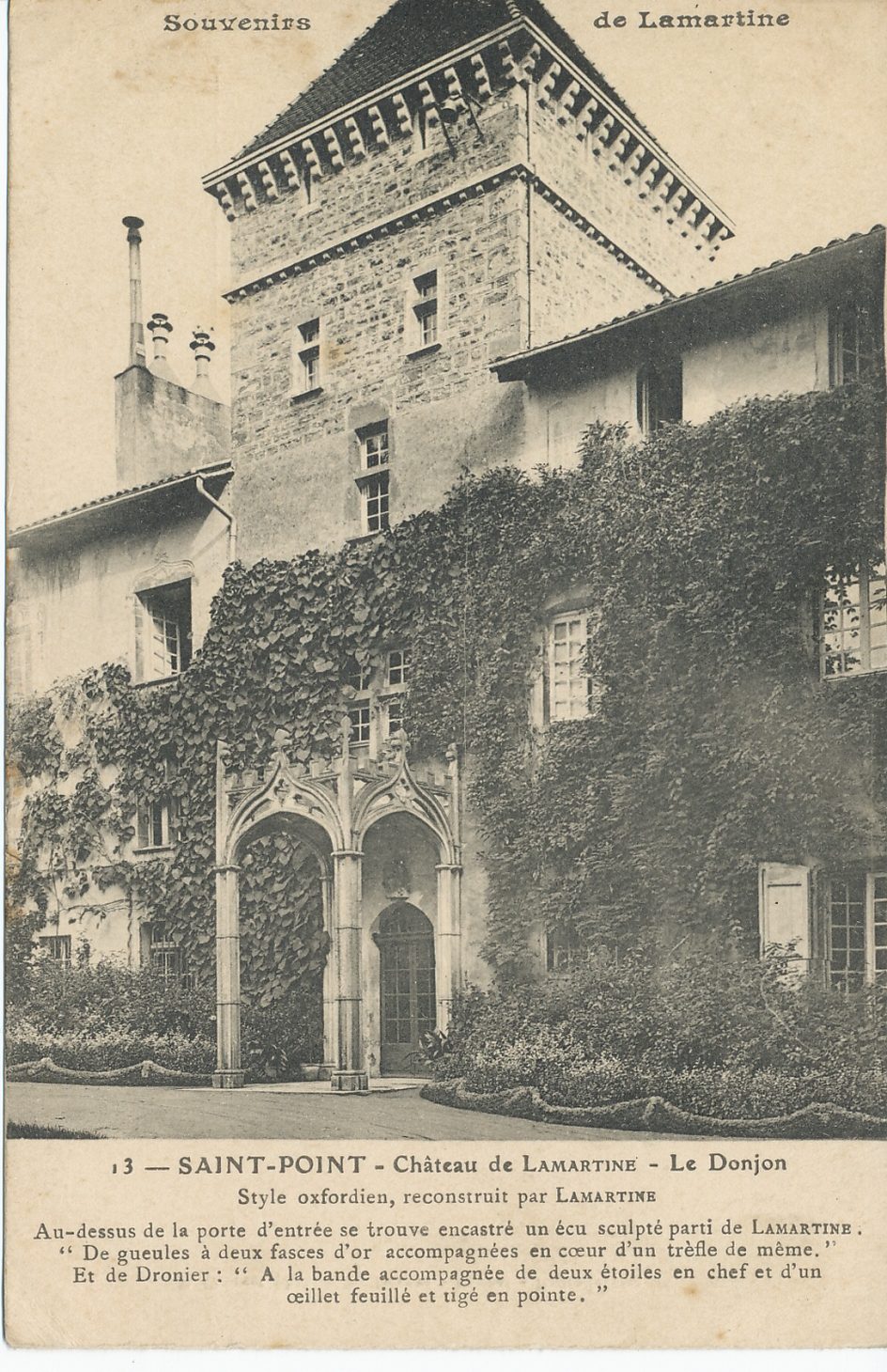 Souvenir de Lamartine. Saint-Point. Château de Lamartine. Le donjon. Style oxfordien reconstruit par Lamartine. Au-dessus de la porte d'entrée se trouve encastré un écu sculpté parti de Lamartine. "De gueules à deux faces d'or accompagnées en coeur d'un trèfle de même " ; et de Dronier : " A la bande accompagnée de deux étoiles en chef et d'un oeillet feuillé et tigé en pointe".