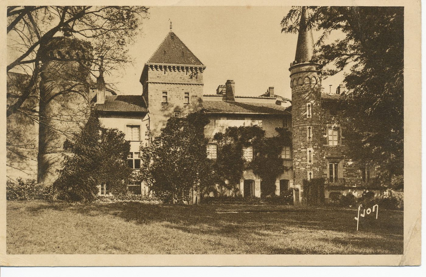 Saint-Point. Le château, séjour de prédilection de Lamartine.