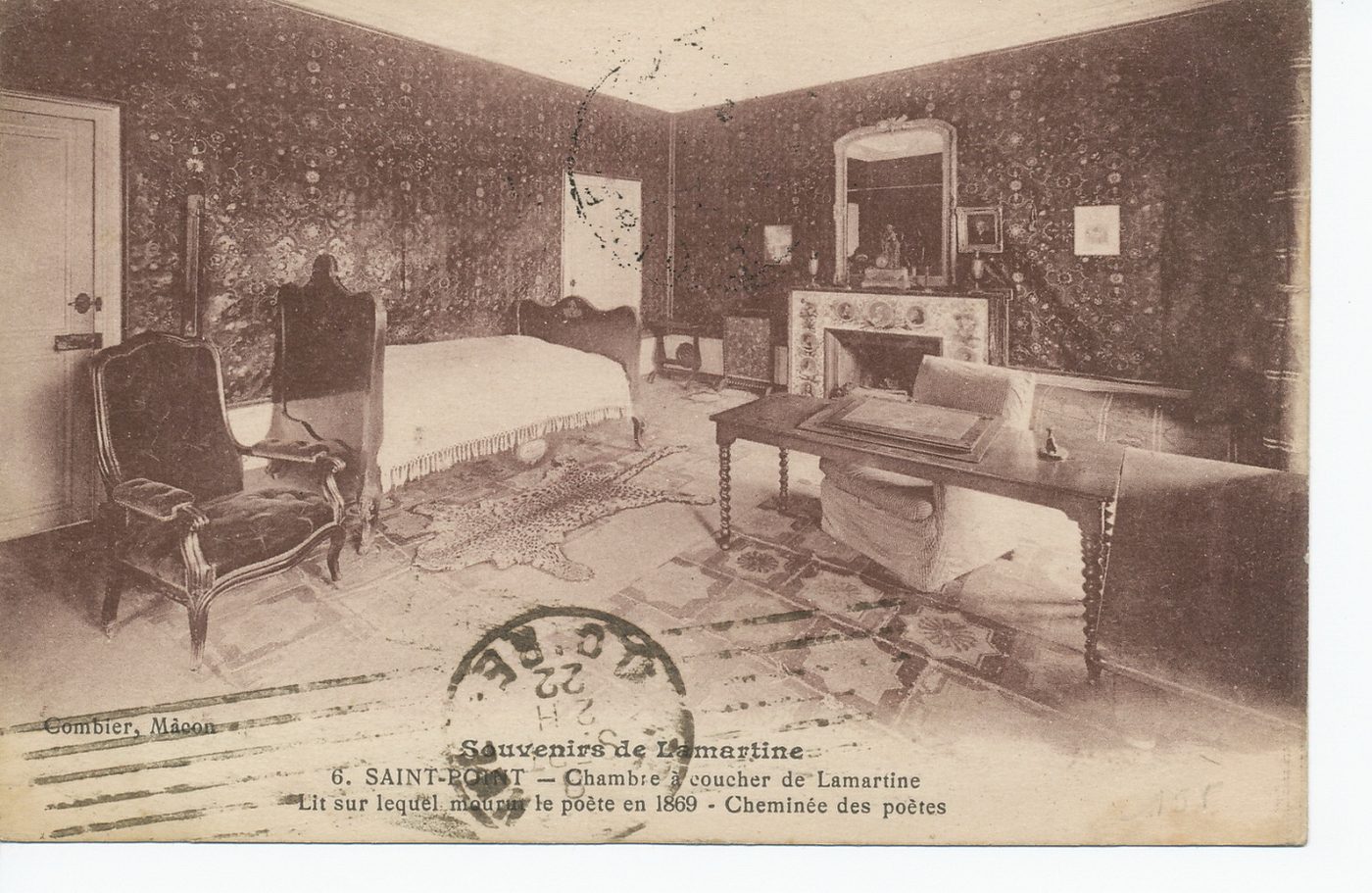 Souvenirs de Lamartine. Saint-Point. Chambre à coucher de Lamartine. Lit sur lequel mourut le poète en 1869. Cheminée des poètes.
