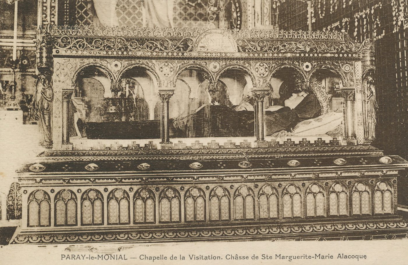 Paray-le-Monial. Chapelle de la Visitation. Châsse de sainte Marguerite-Marie Alacoque.