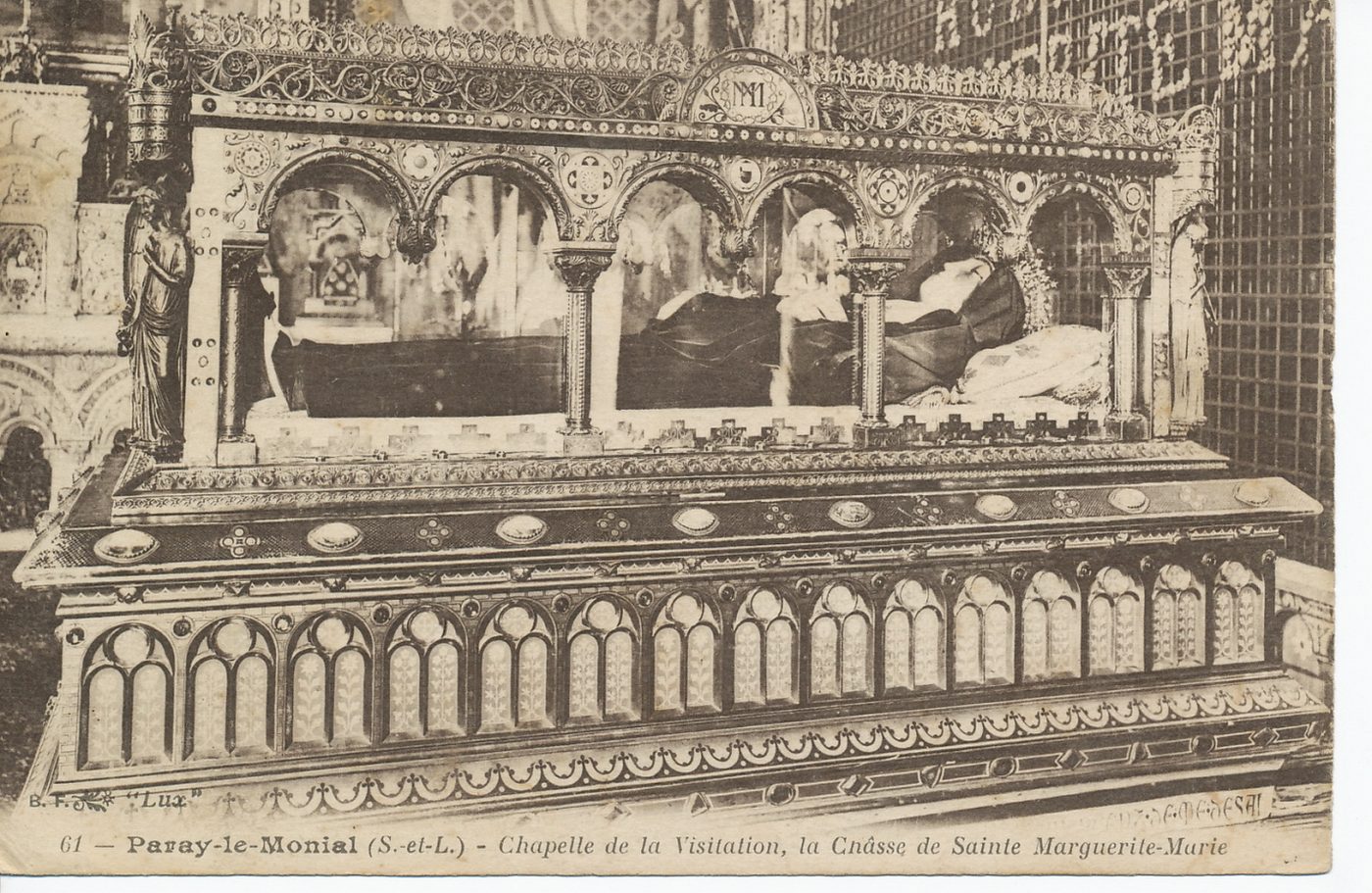 Paray-le-Monial. Chapelle de la Visitation, la châsse de sainte Marguerite-Marie.