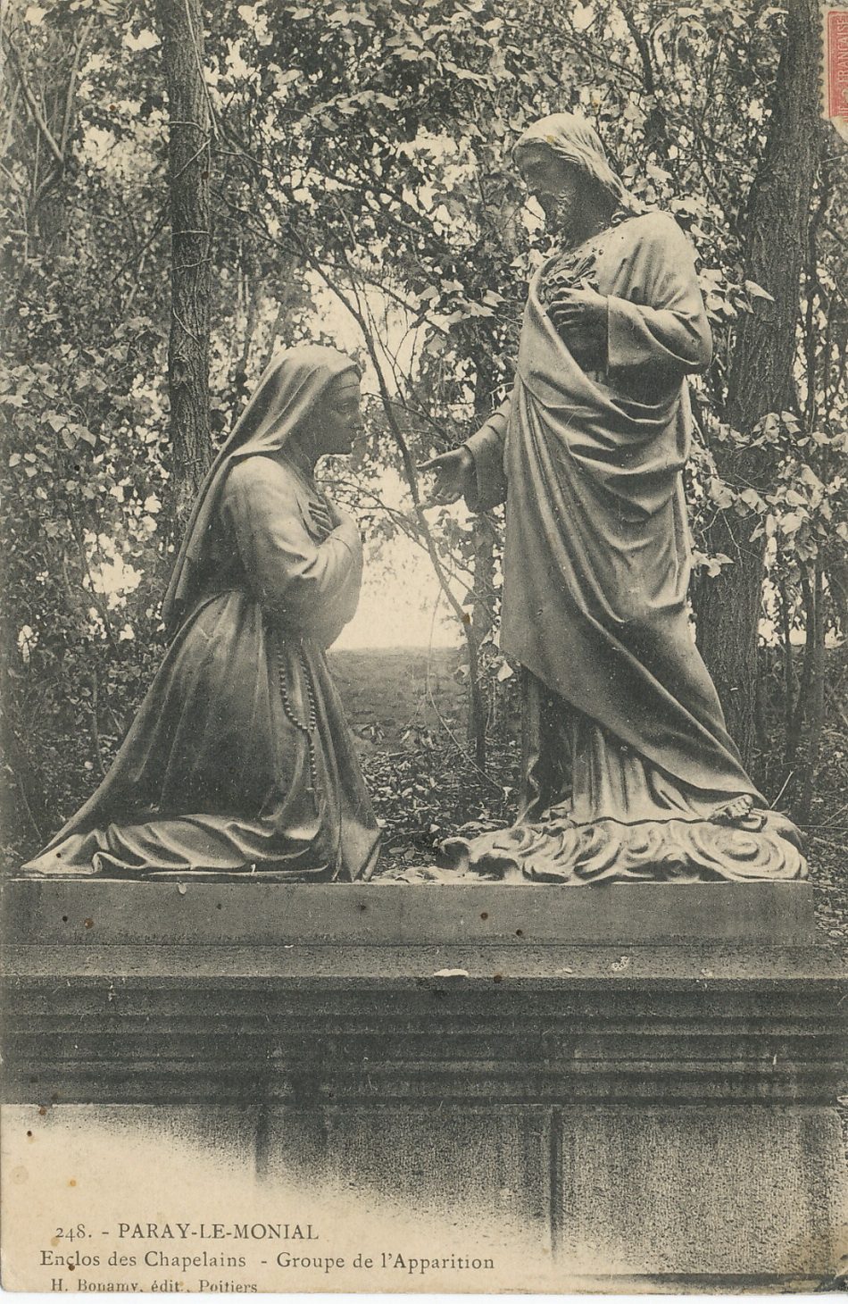 Paray-le-Monial. Enclos des Chapelains. Groupe de l'Apparition.
