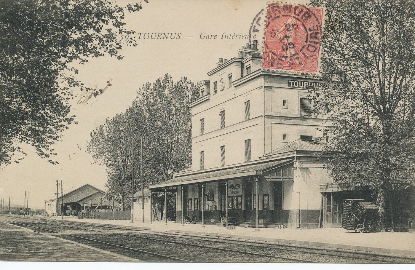 Tournus. Gare intérieure.
