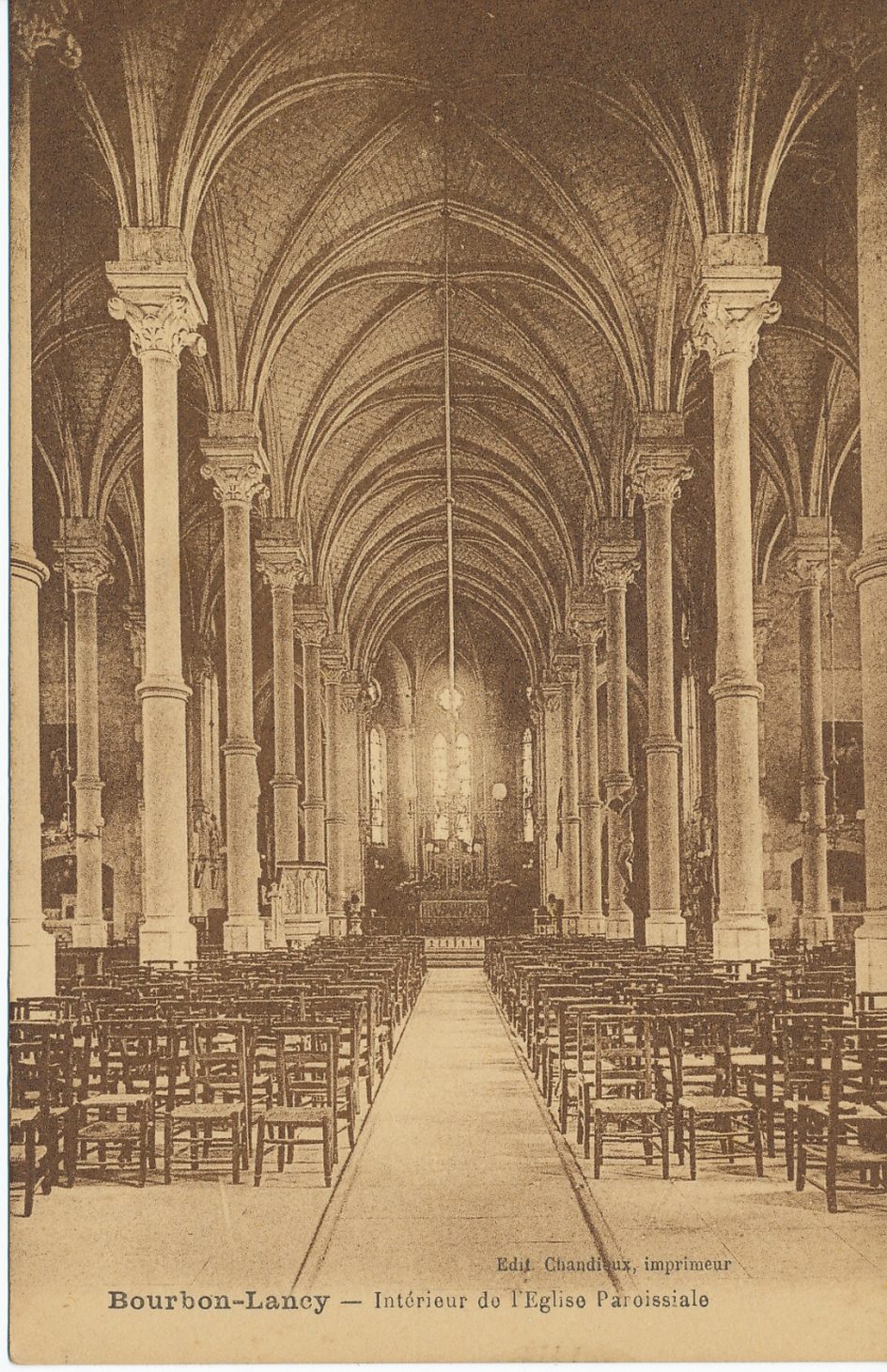 Bourbon-Lancy. Intérieur de l'église paroissiale.