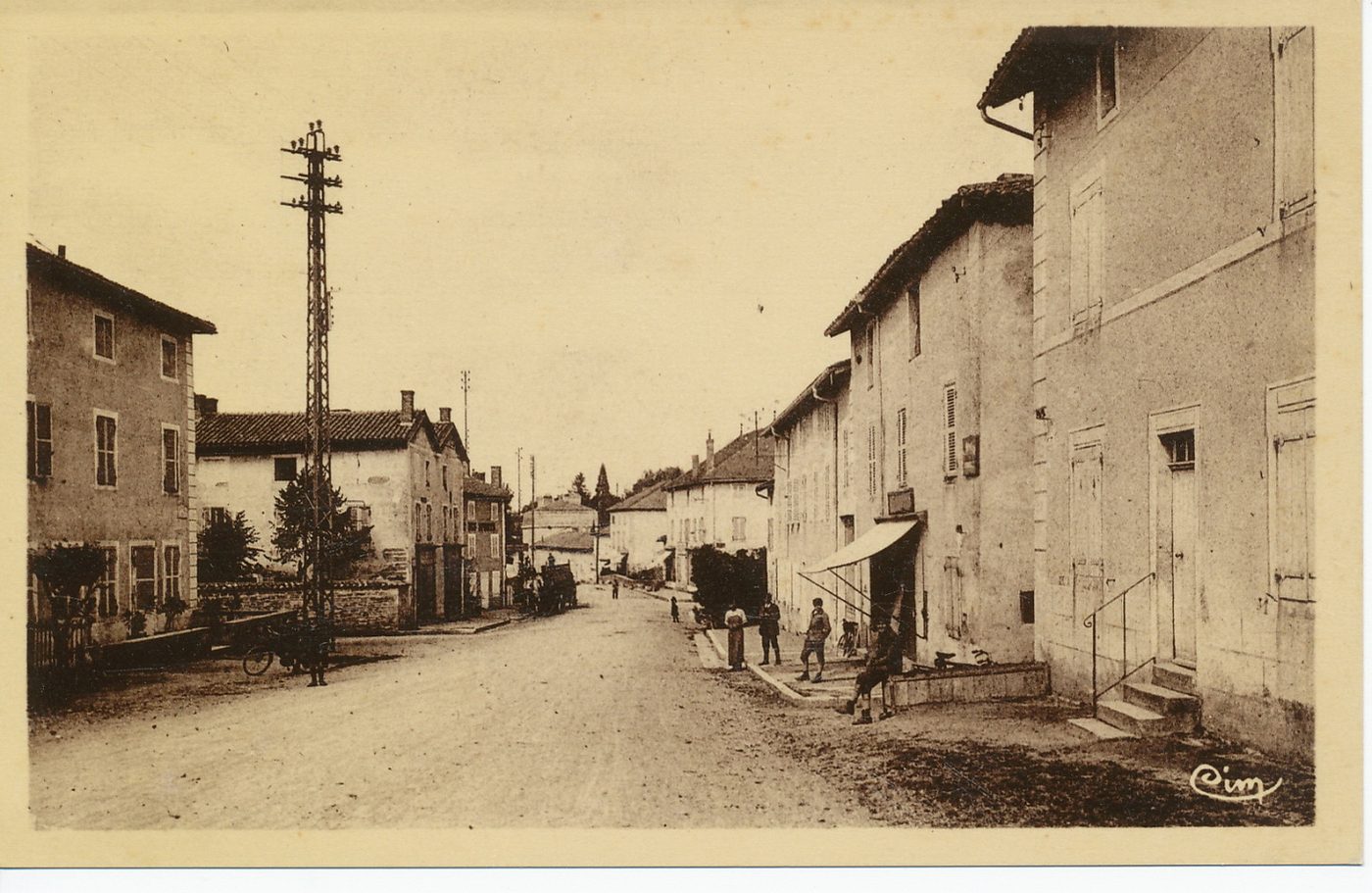 Pontanevaux. Pontanevaux est traversé par la route nationale de Paris à Chambéry d'une longueur dans le département de 92 km. 042.