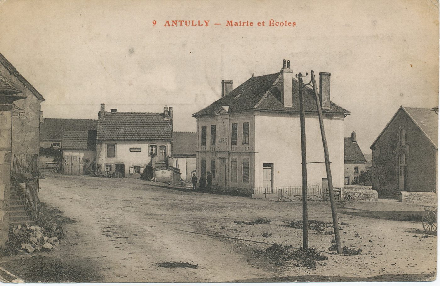 Antully. Mairie et écoles.