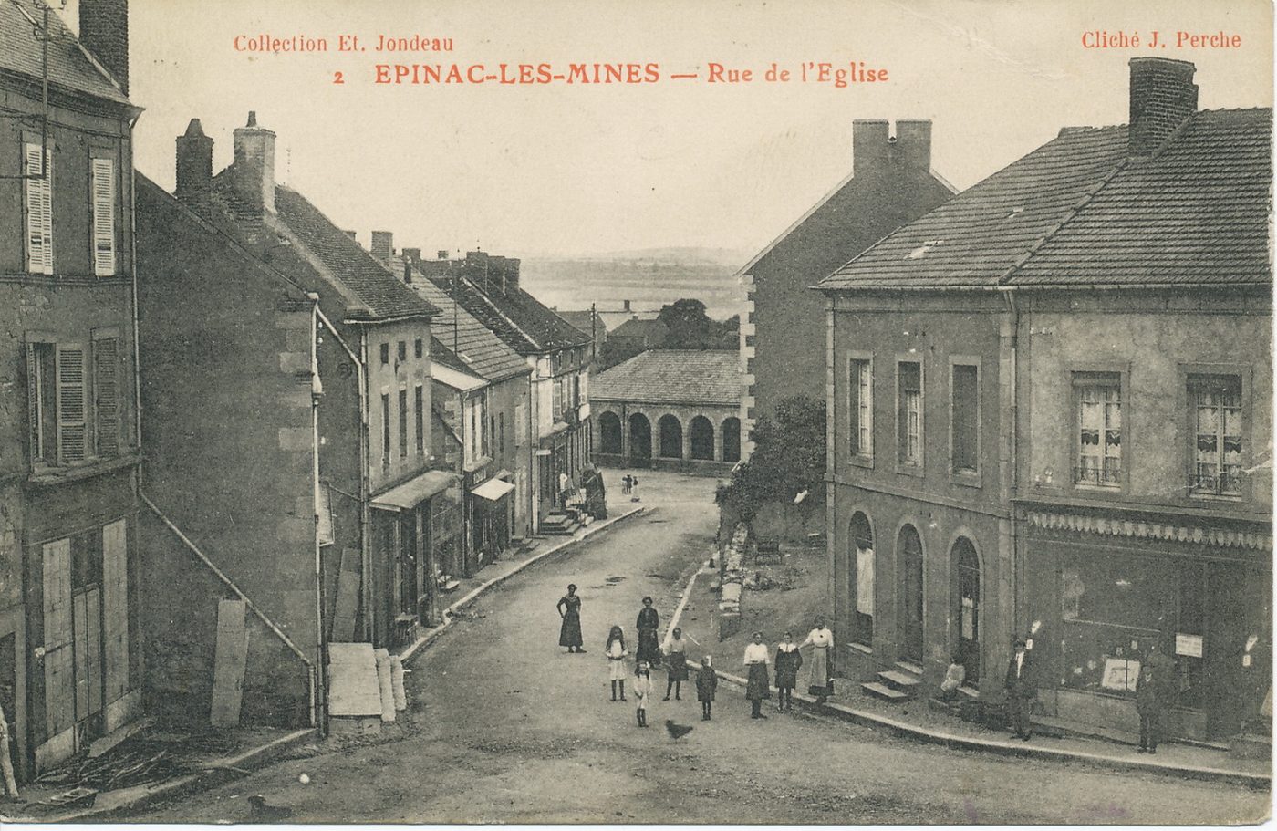 Epinac-les-Mines. Rue de l'Eglise.
