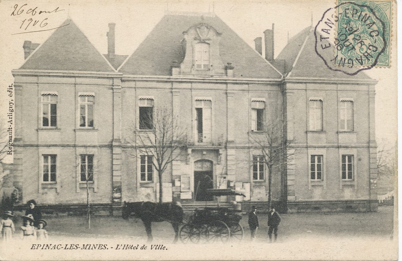 Epinac-les-Mines. L'hôtel de ville.