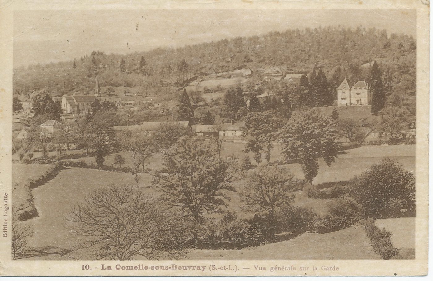 La Comelle-sous-Beuvray. Vue générale sur la garde.