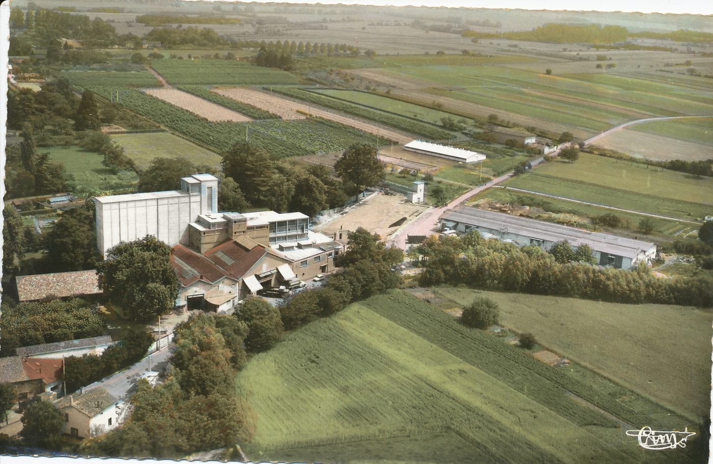 Pontanevaux. Etablissement Assimil. Vue aérienne.