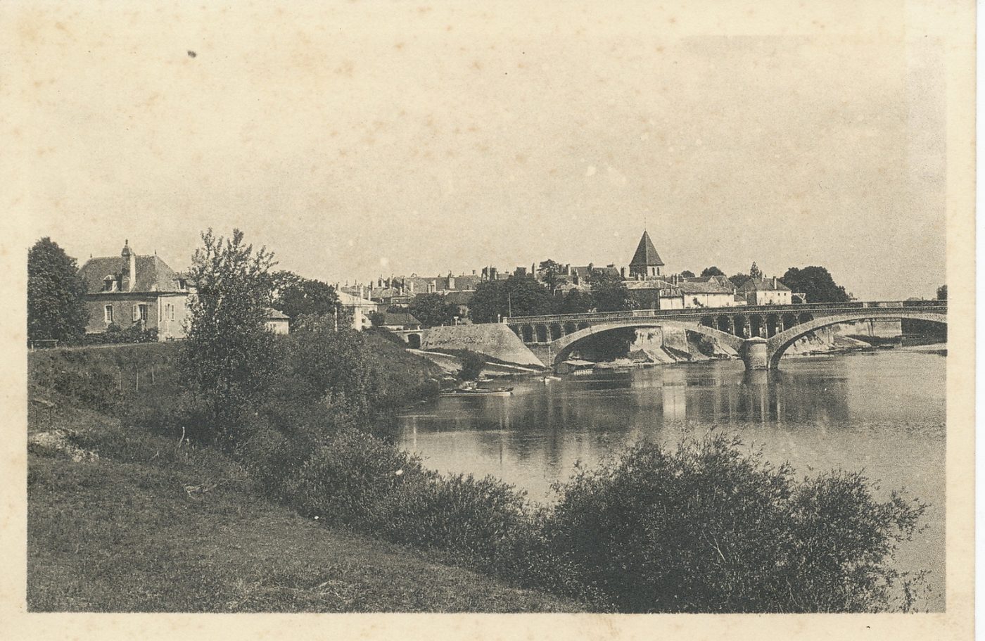 Verdun-sur-le-Doubs. Vue générale.