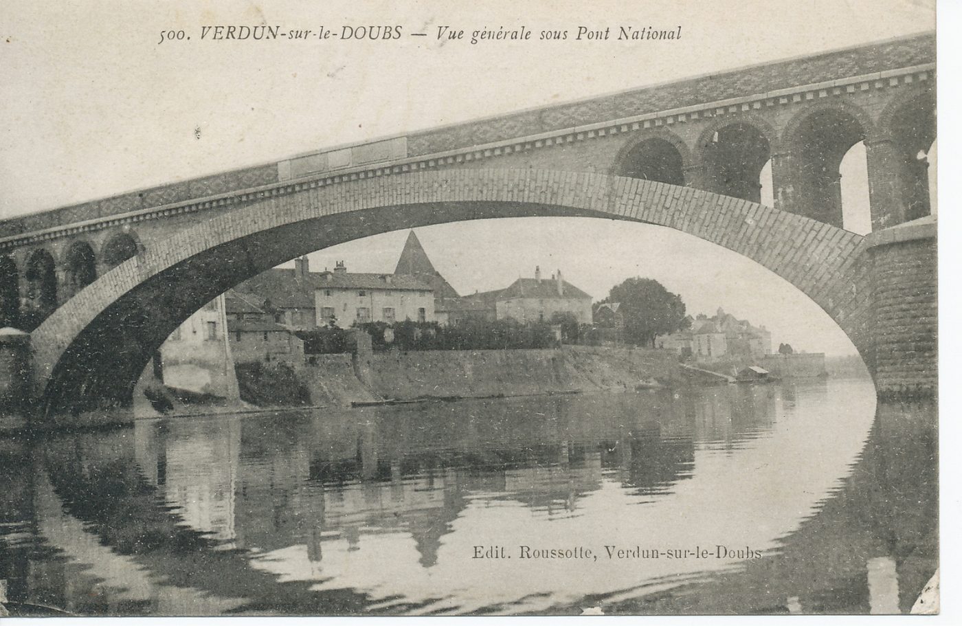Verdun-sur-le-Doubs. Vue générale sous pont national.