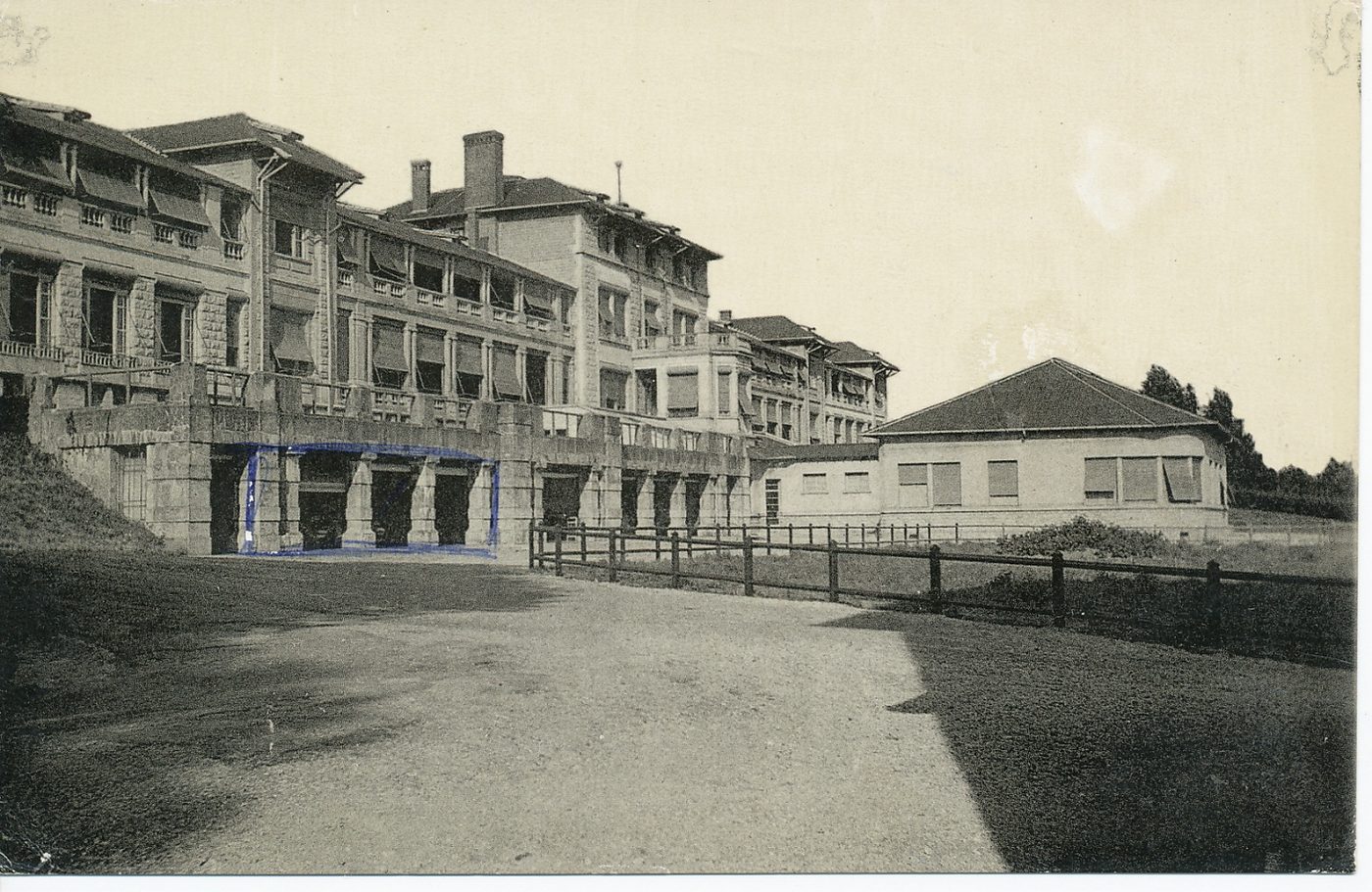La Guiche. Le sanatorium.