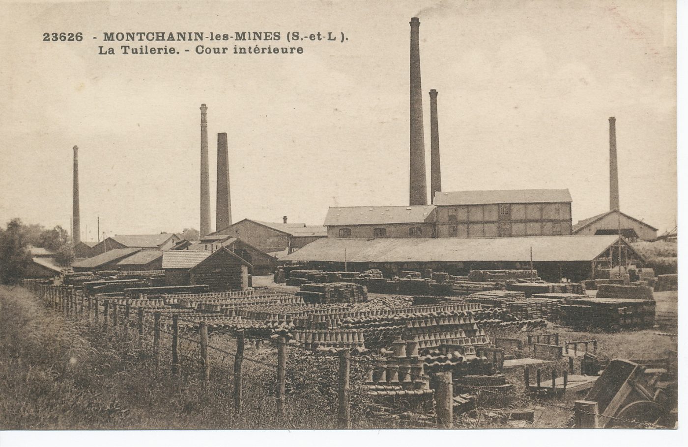 Montchanin-les-Mines. La tuilerie. Cour intérieure.