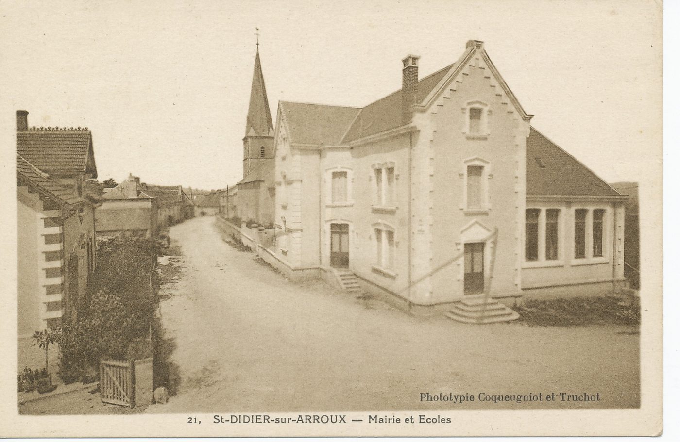 Saint-Didier-sur-Arroux. Mairie et écoles.