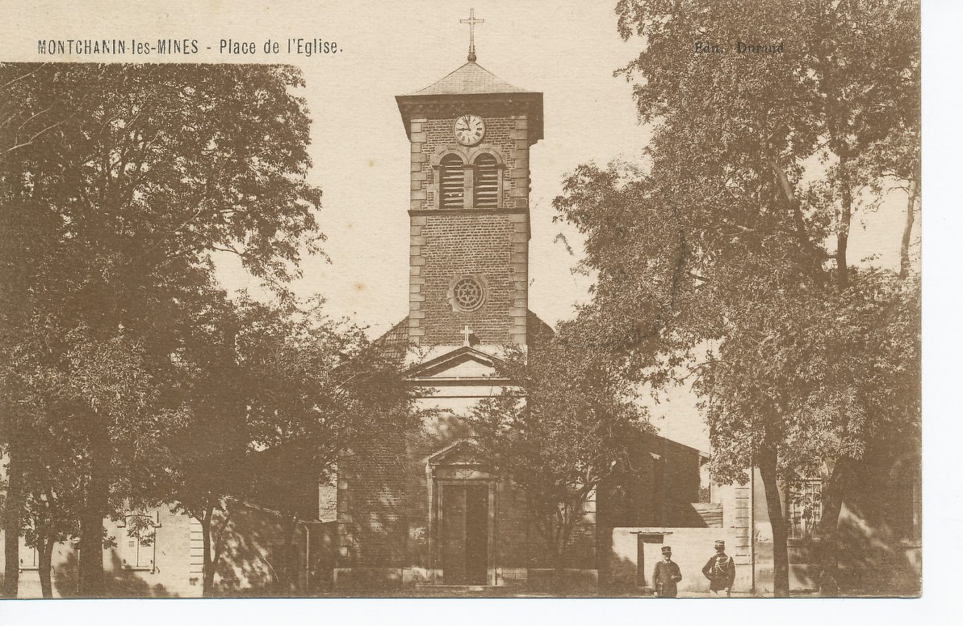 Montchanin-les-Mines. Place de l'église.
