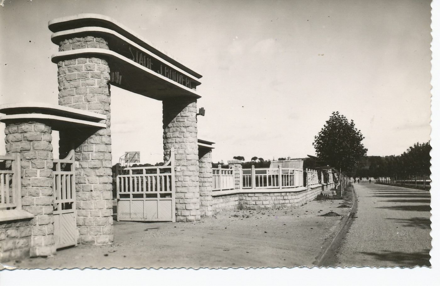 Montceau-les-Mines. Entrée du stade.