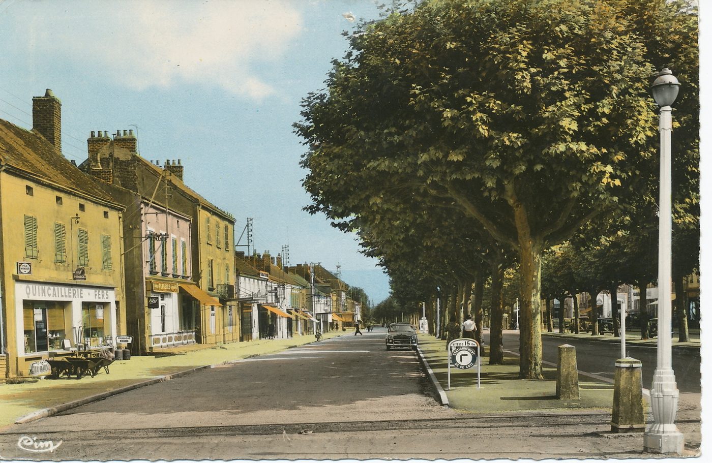 Montchanin-les-Mines. Avenue de la République.