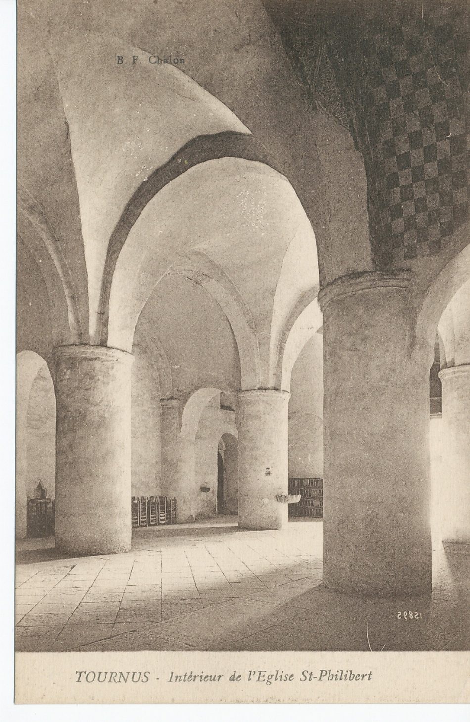 Tournus. Intérieur de l'Eglise Saint-Philibert.