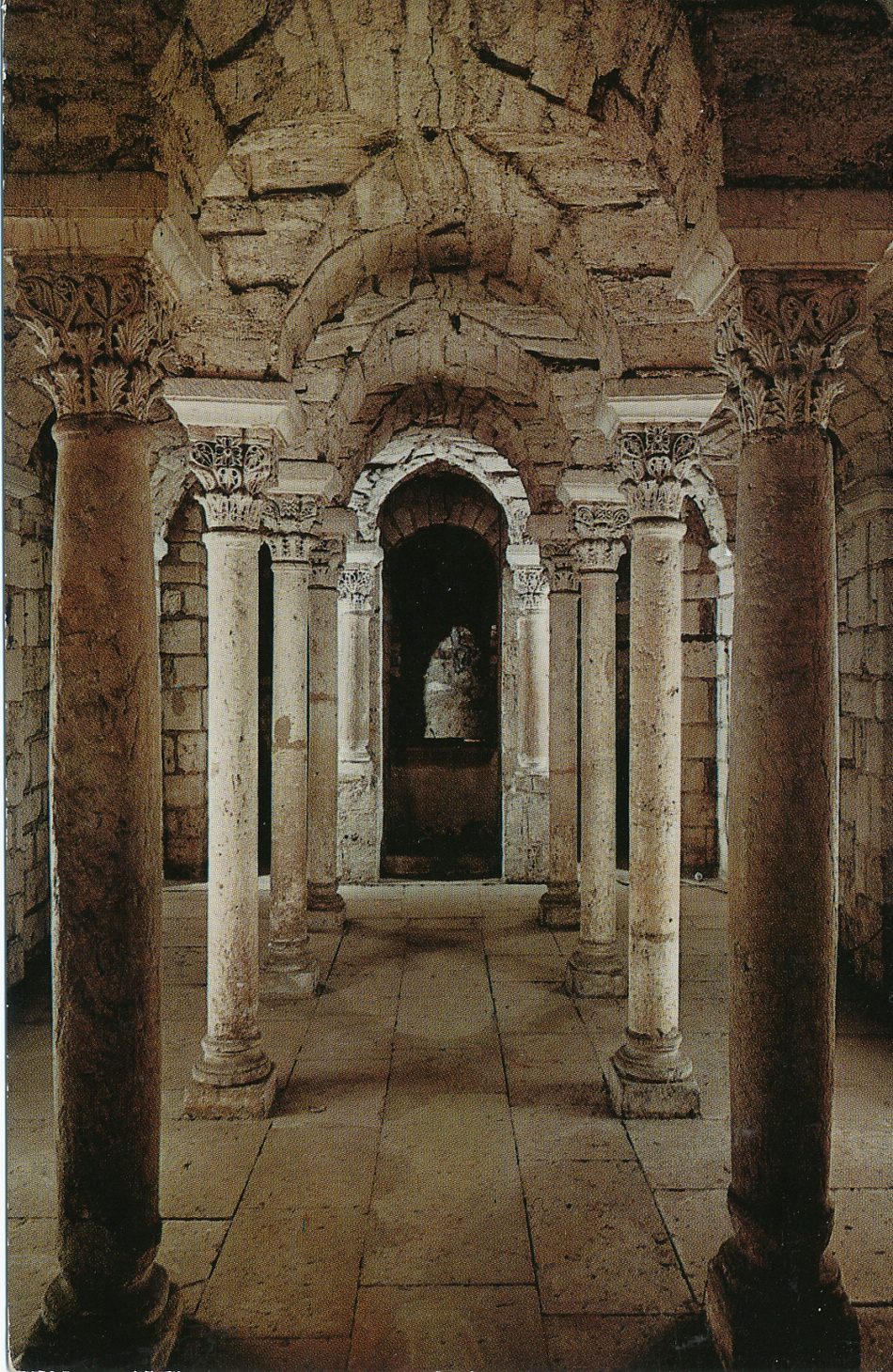 Tournus. Eglise Saint-Philibert. Crypte Saint-Valérien (XIIe s.)
