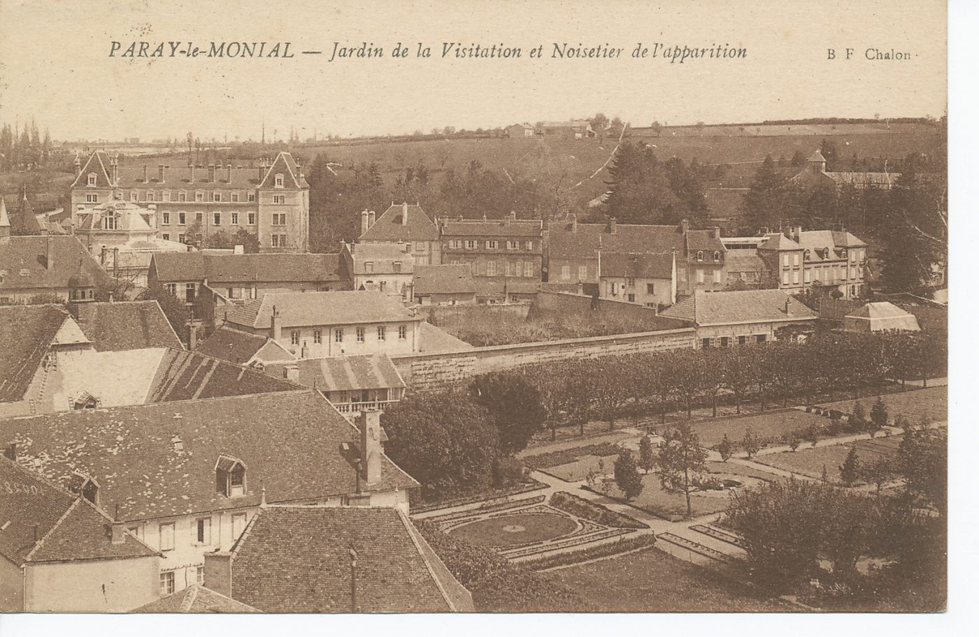 Paray-le-Monial. Jardin de la Visitation et Noisetier de l'Apparition.