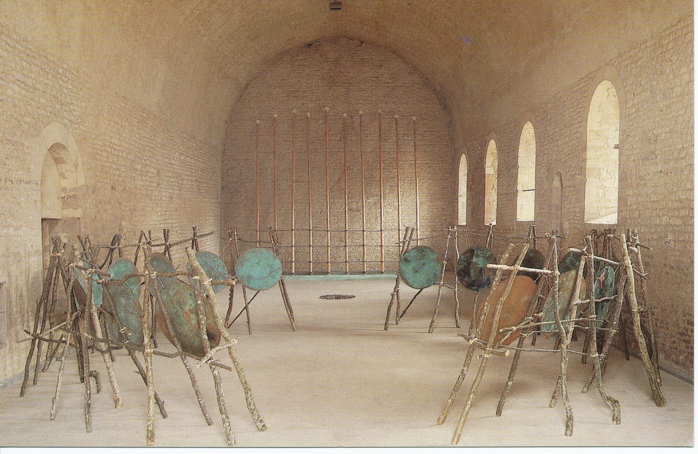 Dominique Lacoste. Tournus art contemporain. Réfectoire des moines.