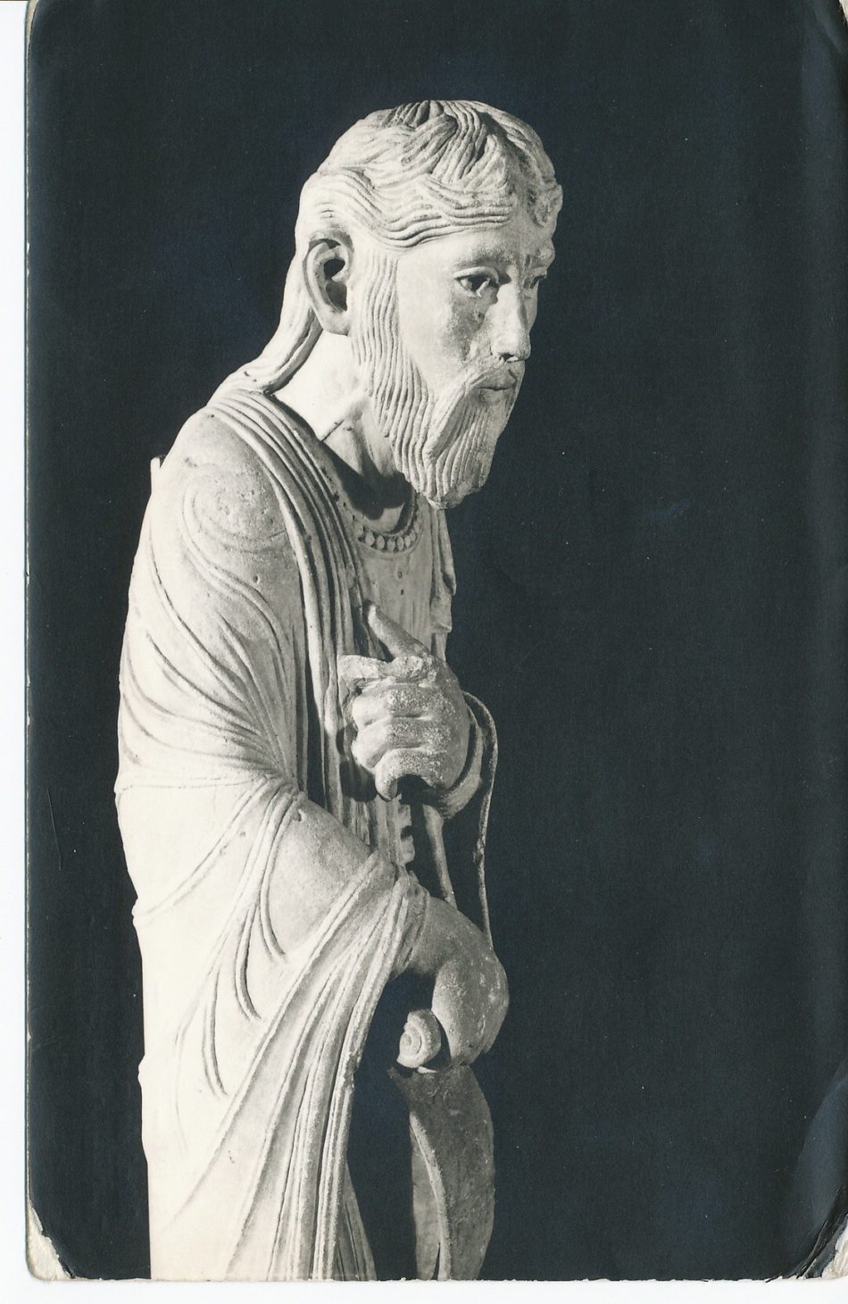 Autun. Musée Rolin. Détail de la statue de saint André. Tombeau de saint Lazare, XIIe s.