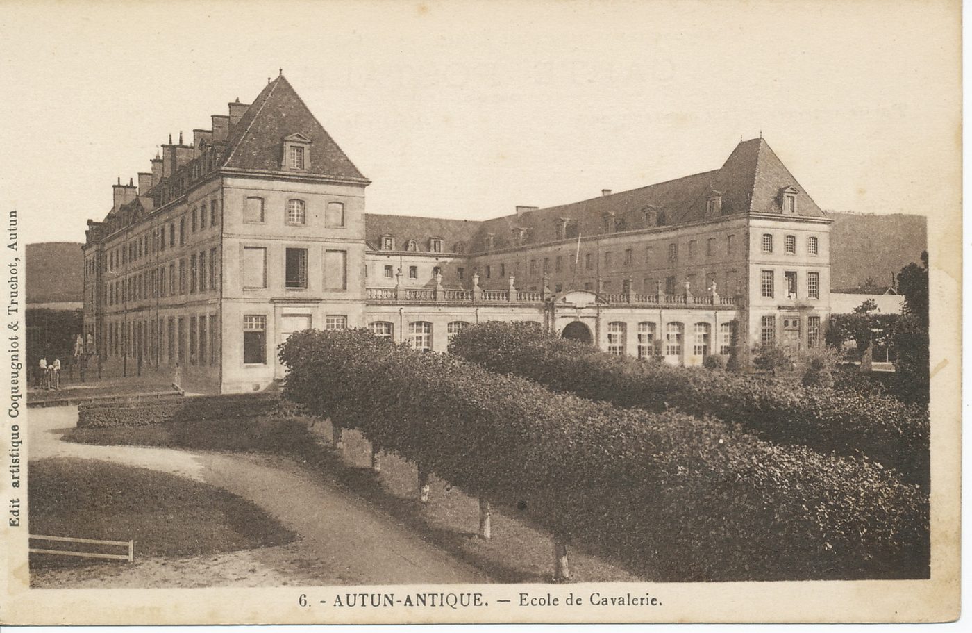 Autun antique. Ecole de cavalerie.