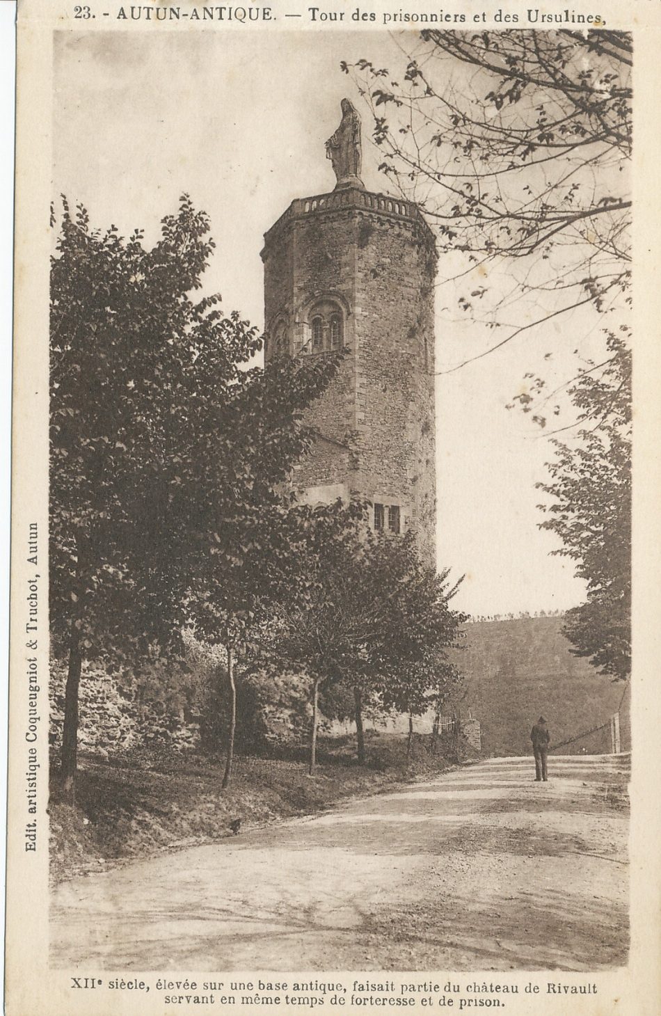 Autun, tour des prisonniers et des Ursulines. XIIe s., élevée sur une base antique, faisait partie du château de Rivault servant en même temps de forteresse et de prison.