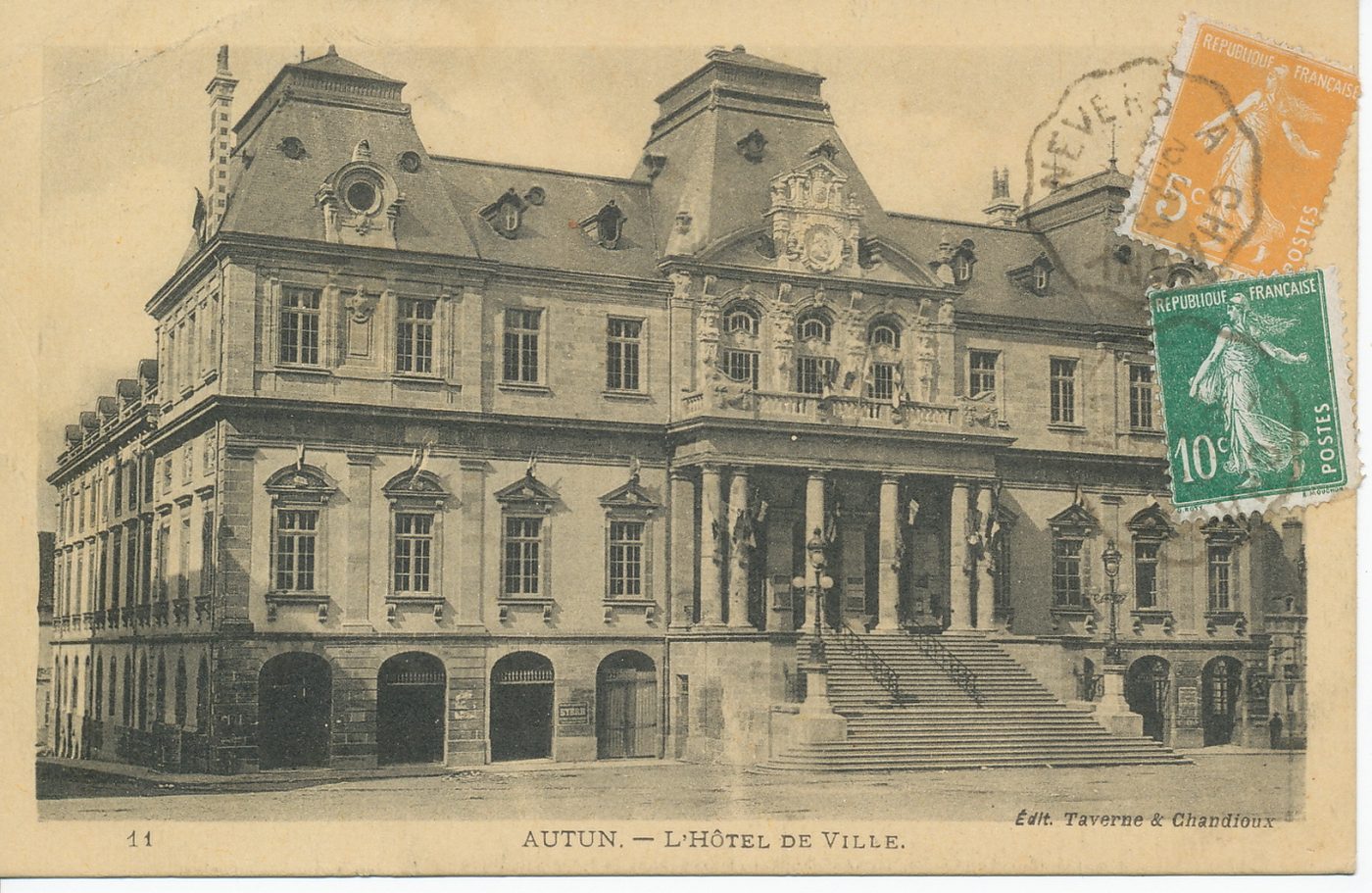 Autun. L'hôtel de ville.