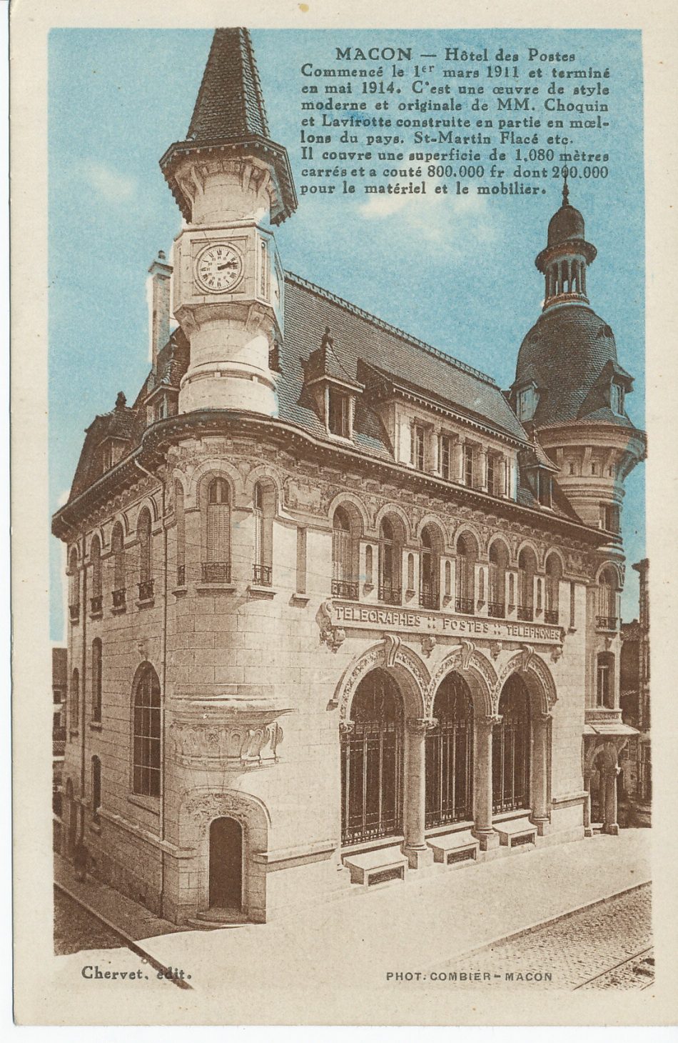 Mâcon. Hôtel des postes. Commencé le 1er mars 1911 et terminé en mai 1914. C'est une oeuvre de style moderne et originale de MM. Choquin et Lavirotte construite en partie en moellons du pays. Saint-Martin Flacé etc. Il couvre une superficie de 1 080 mètres carrés et a couté 800 000 fr dont 200 000 pour le matériel et le mobilier.