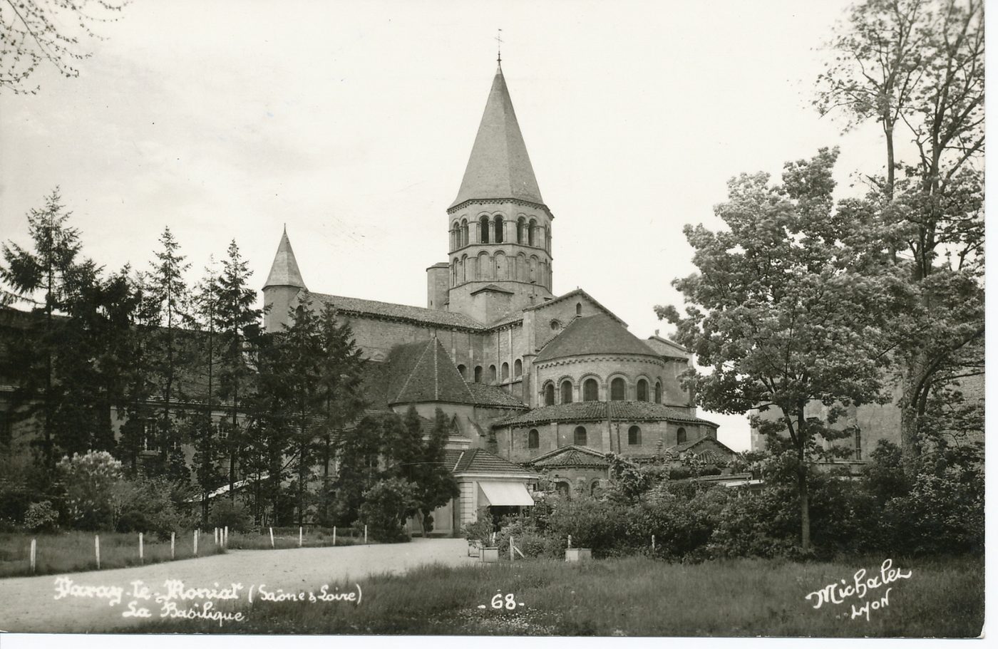 Paray-le-Monial. La basilique.