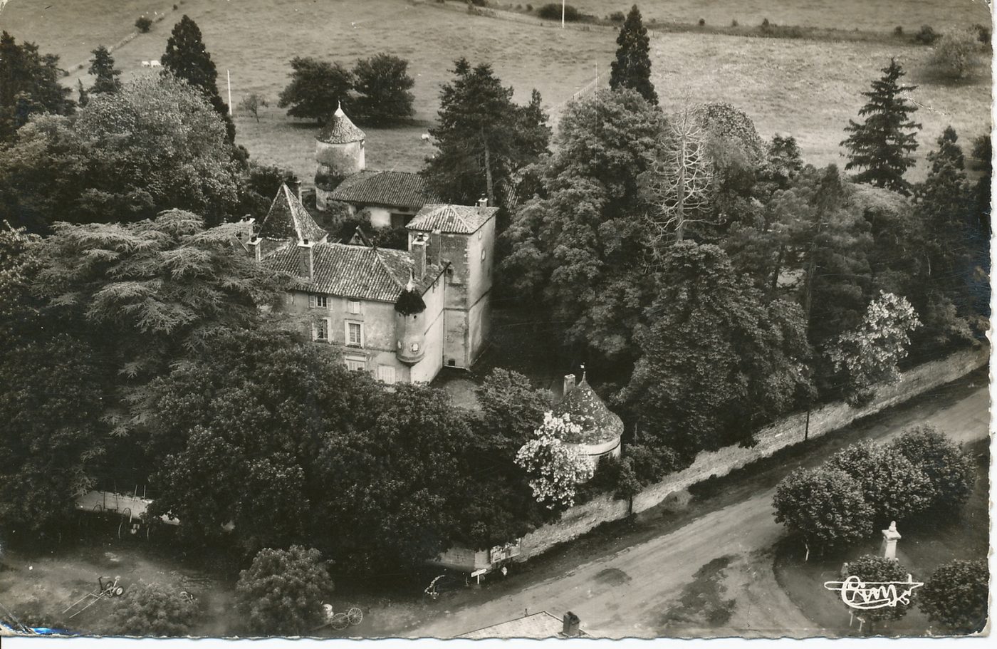 Tramayes. Le château.