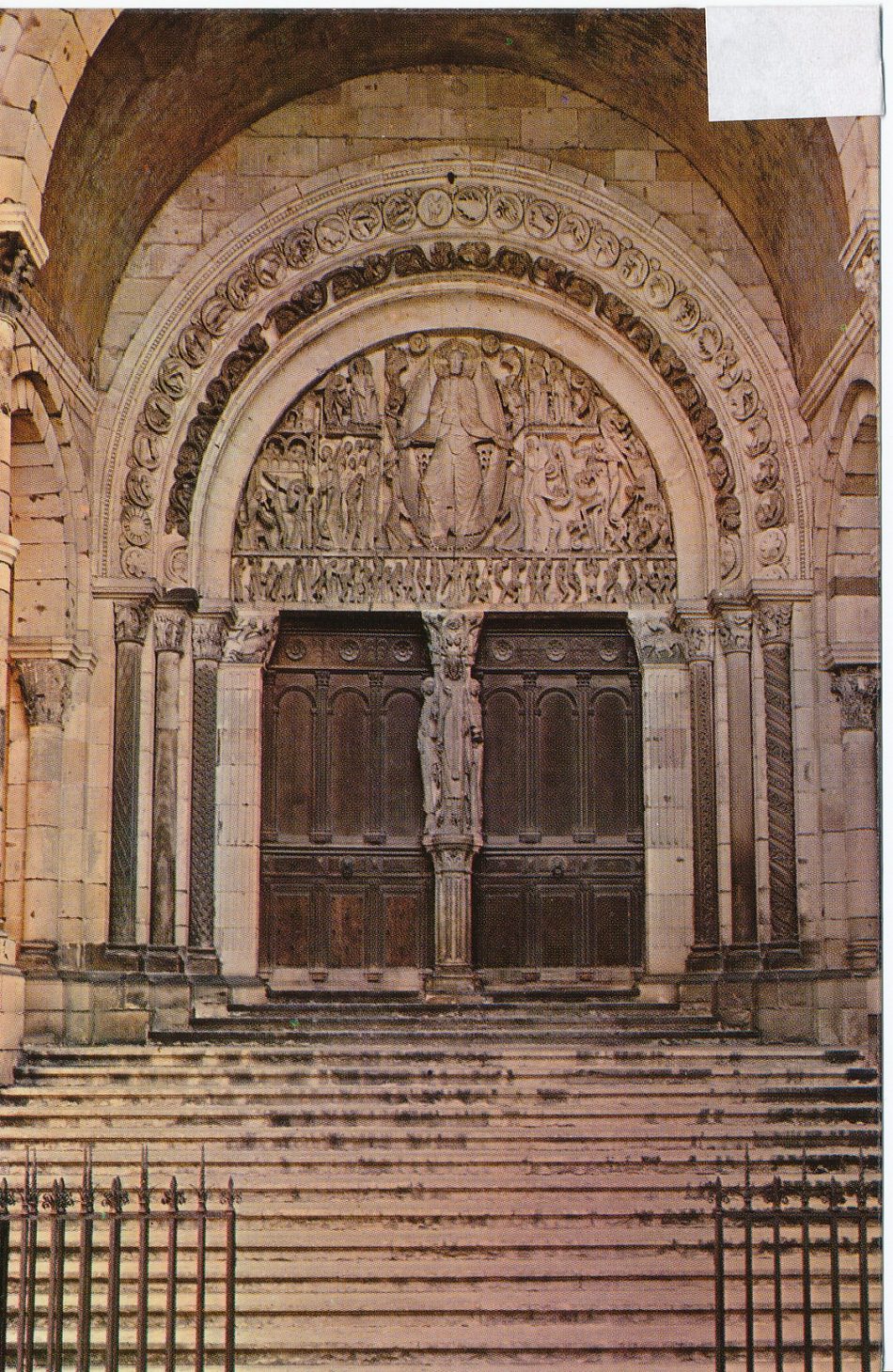 Autun. La cathédrale Saint-Lazare (XIIe s.). Le portail central.