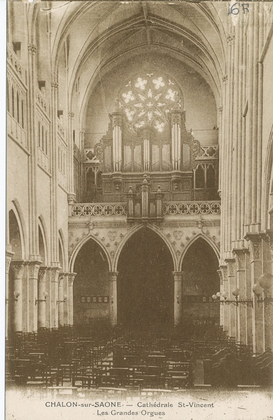 Chalon-sur-Saône. Cathédrale Saint-Vincent. Les grandes orgues.