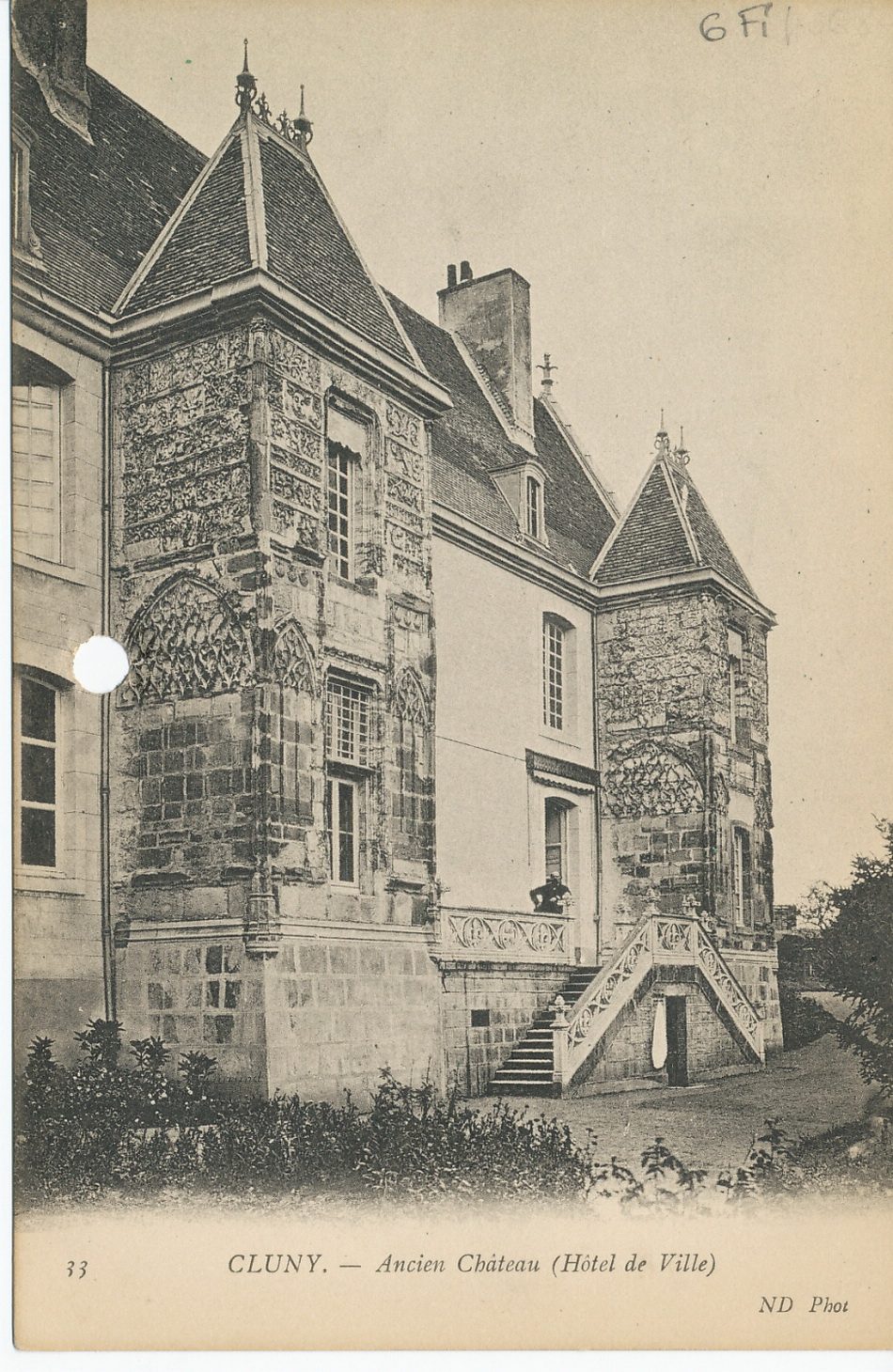 Cluny. Ancien château (hôtel de ville).