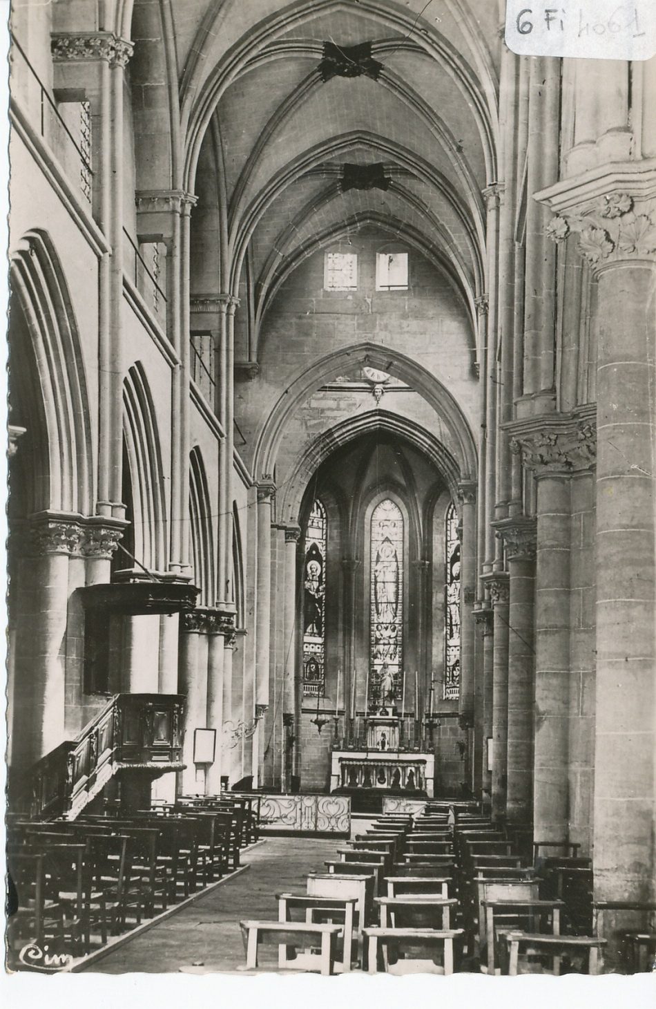 Cluny. Intérieur de l'église Notre-Dame.