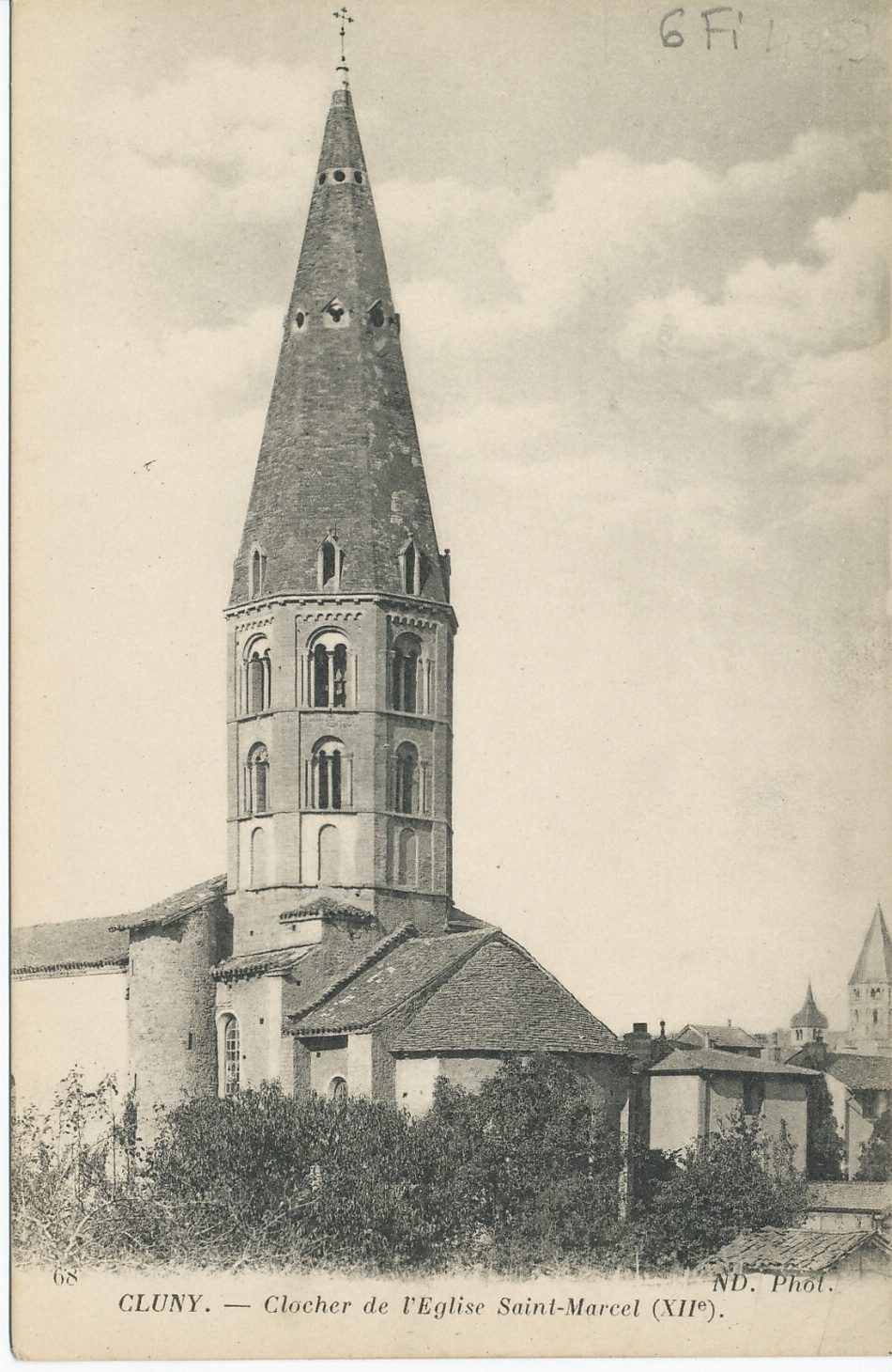 Cluny. Clocher de l'église Saint-Marcel. (XIIe s.).