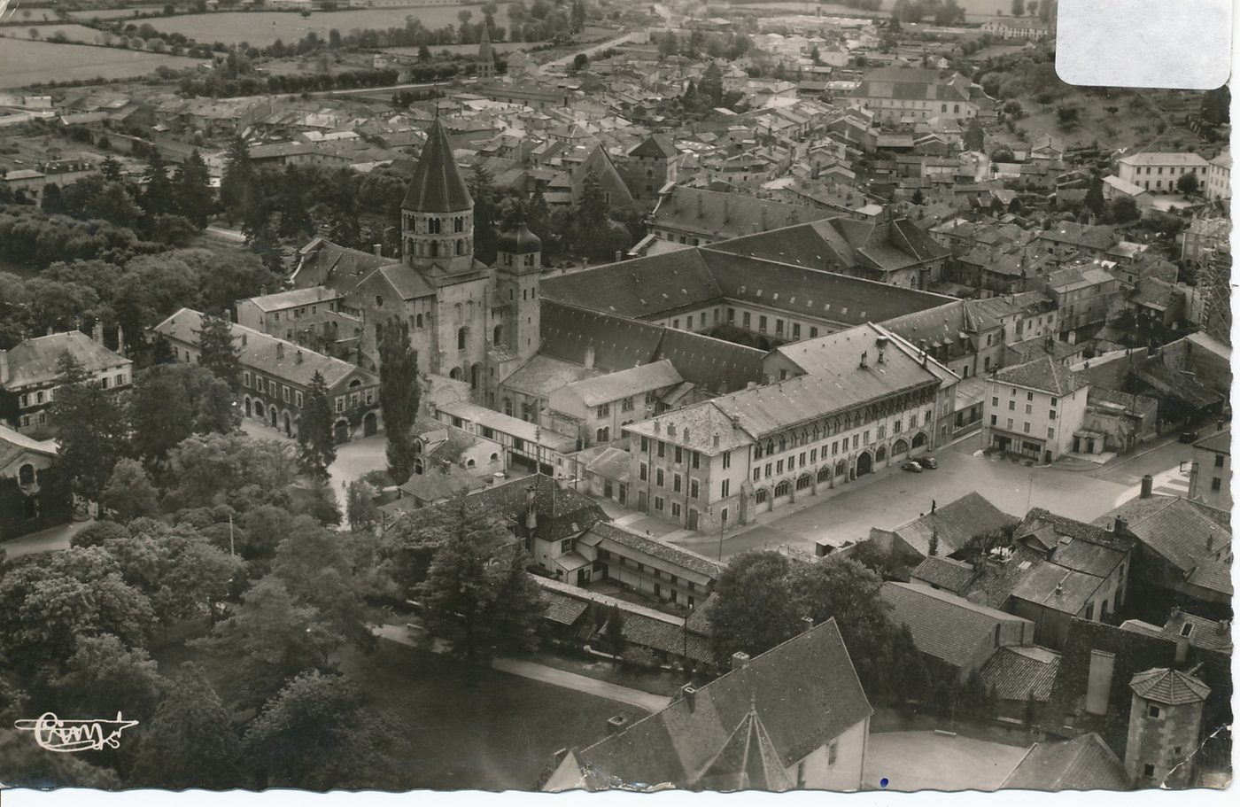 Cluny. Vue aérienne de l'ensemble de l'abbaye.