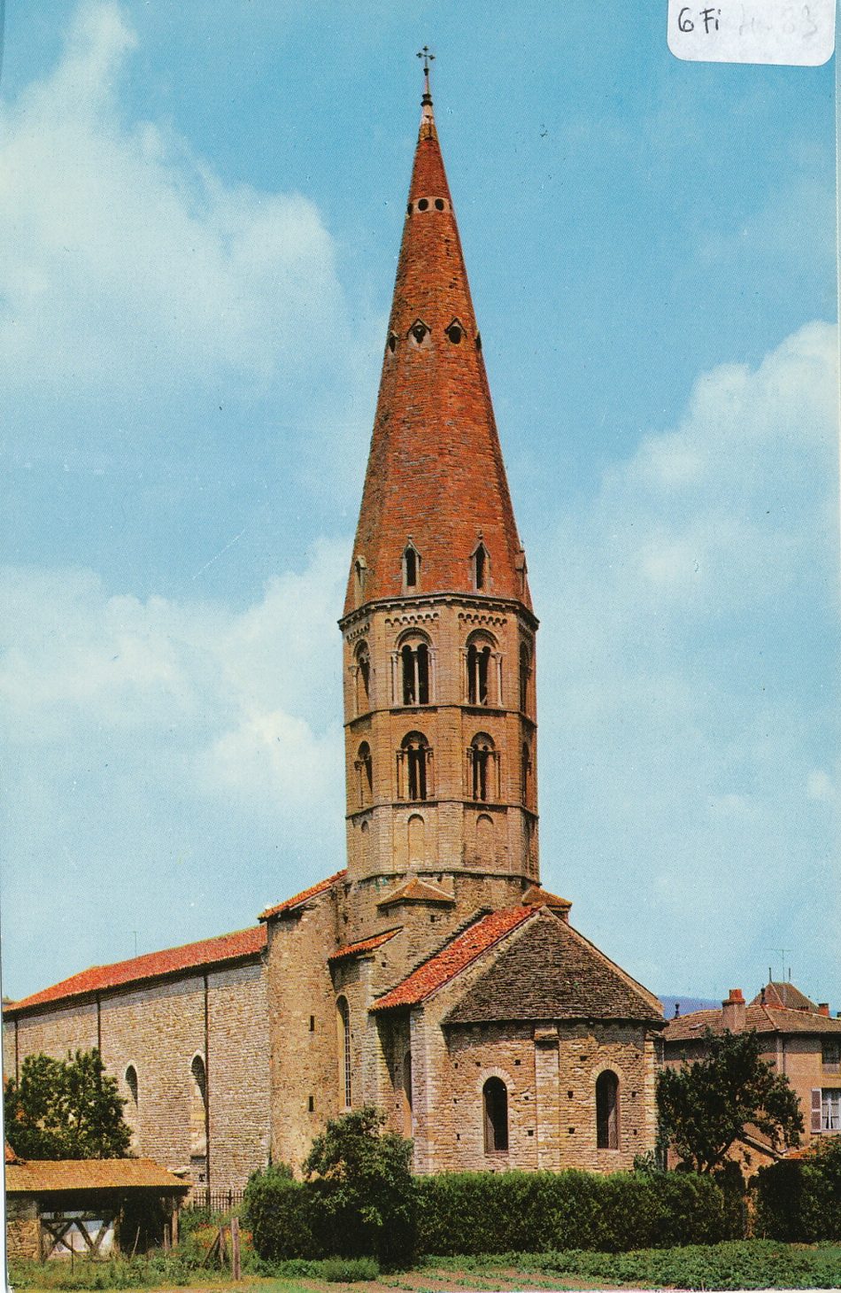 Cluny. Abside et clocher (XIIe s.) de l'église Saint-Marcel.