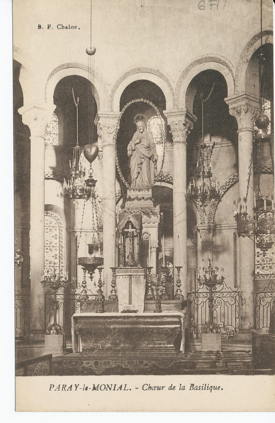 Paray-le-Monial. Choeur de la basilique.