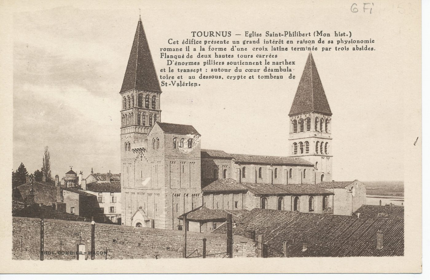 Tournus. Eglise Saint-Philibert (Mon hist.) Cet édifice présente un grand intérêt en raison de sa physionomie romane il a la forme d'une croix latine terminée par trois absides. D'énormes pilliers soutiennent le narthex et le transept : autour du coeur déambulatoire et au dessous, crypte et tombeau de Saint-Valérien.