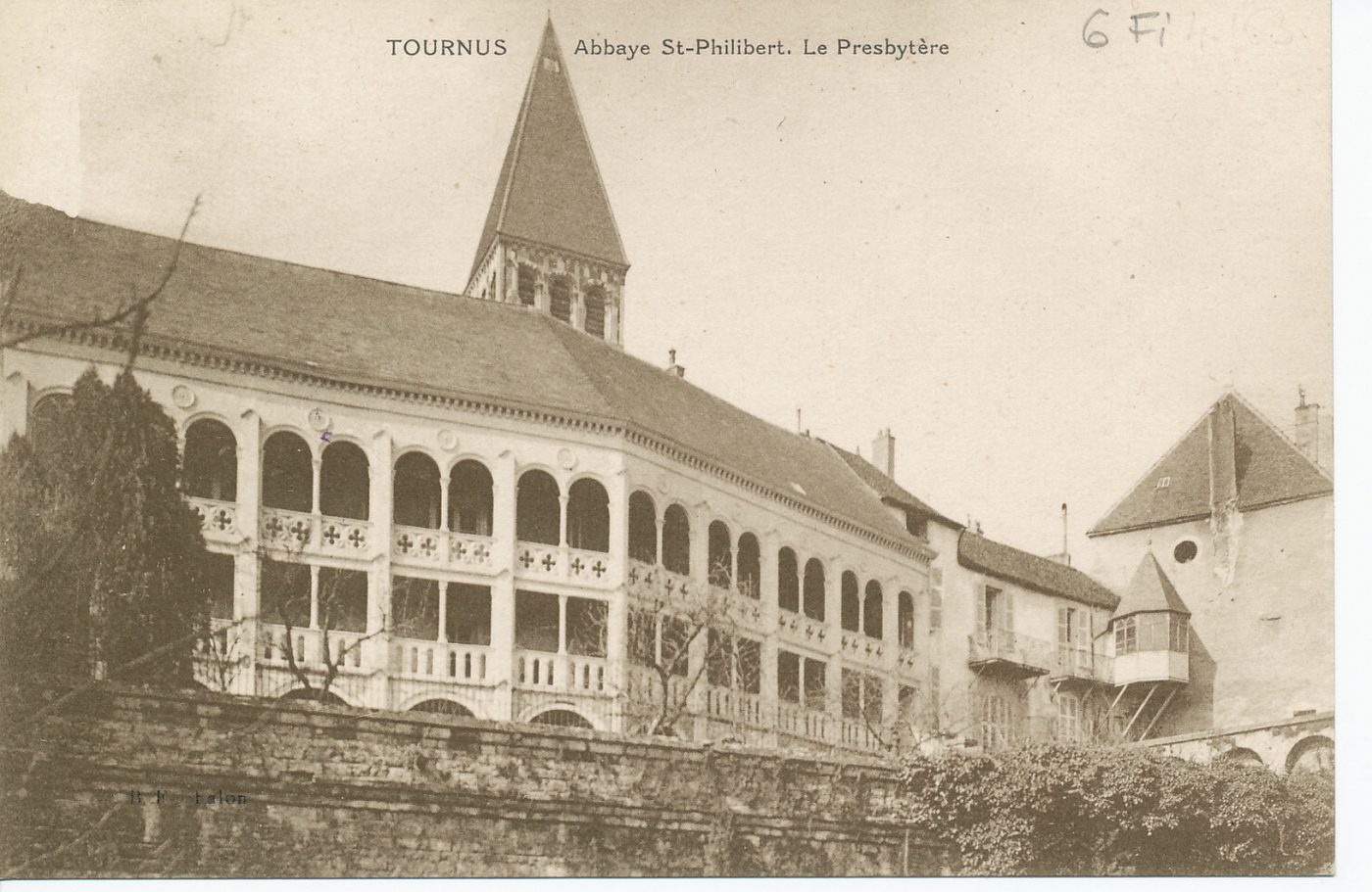 Tournus. Abbaye Saint-Philibert. Le presbytère.