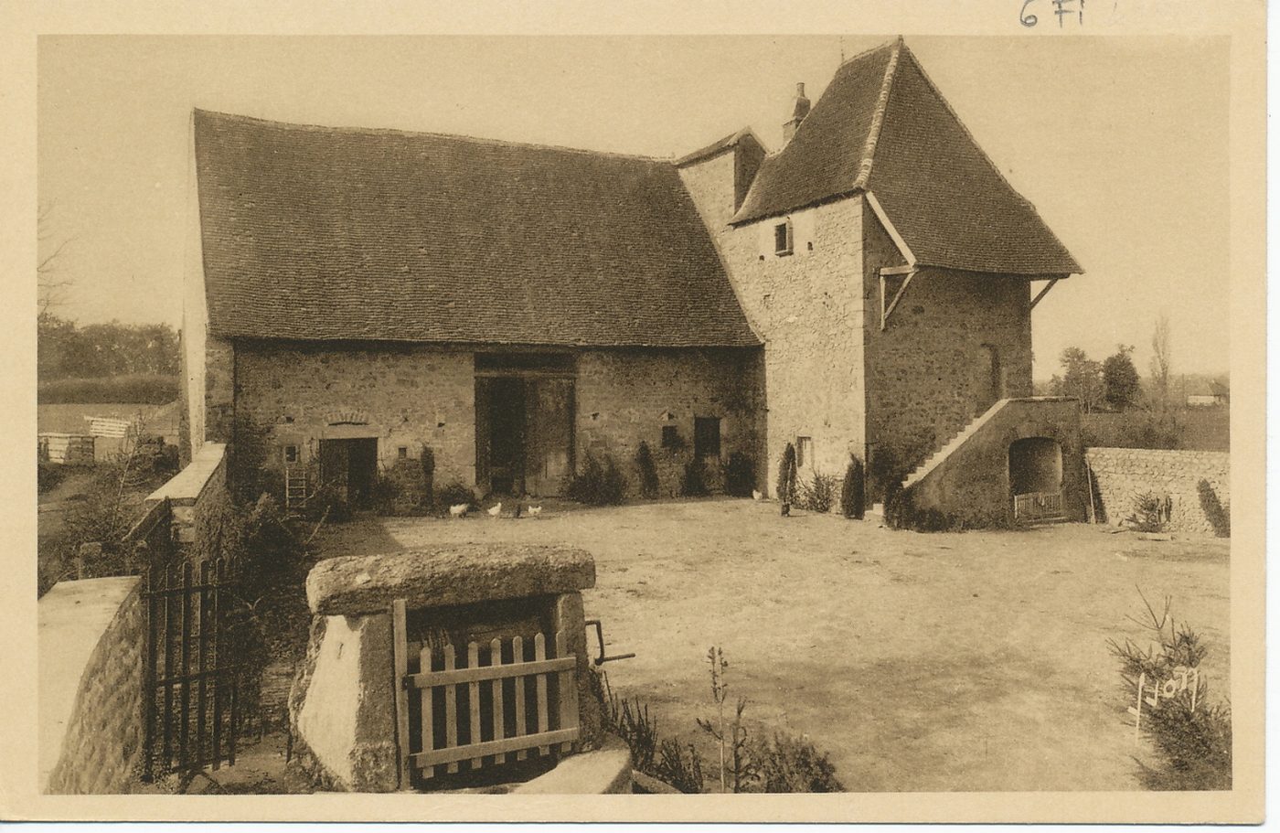 Haute-Cour. Maison où naquit sainte Marguerite-Marie Alacoque le 22 juillet 1647.