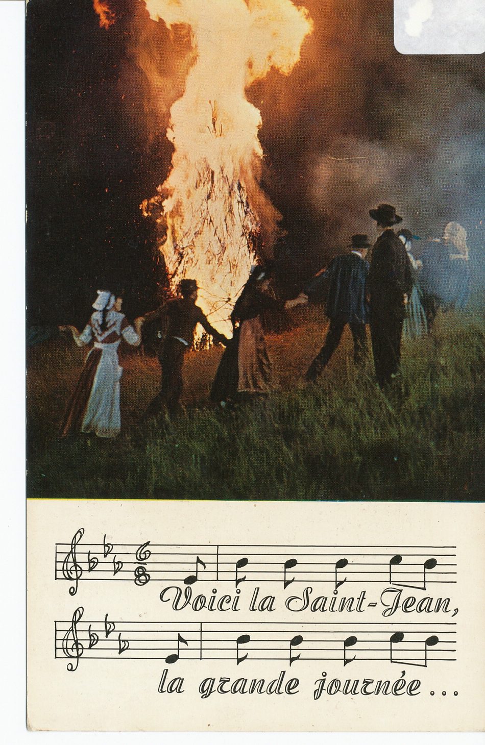 Voici la Saint-Jean, la grande journée. Groupe de costume tournugeois à Tournus. Ronde de la Saint-Jean à l'occasion de la fête dite des feux celtiques. Danse magico-religieuse pour l'adoration du soleil aux temps préhistoriques, devenue ronde de la Saint-Jean à l'ère chrétienne. Les feux auraient selon certains indices, servi de moyens de communications à l'époque celtique.