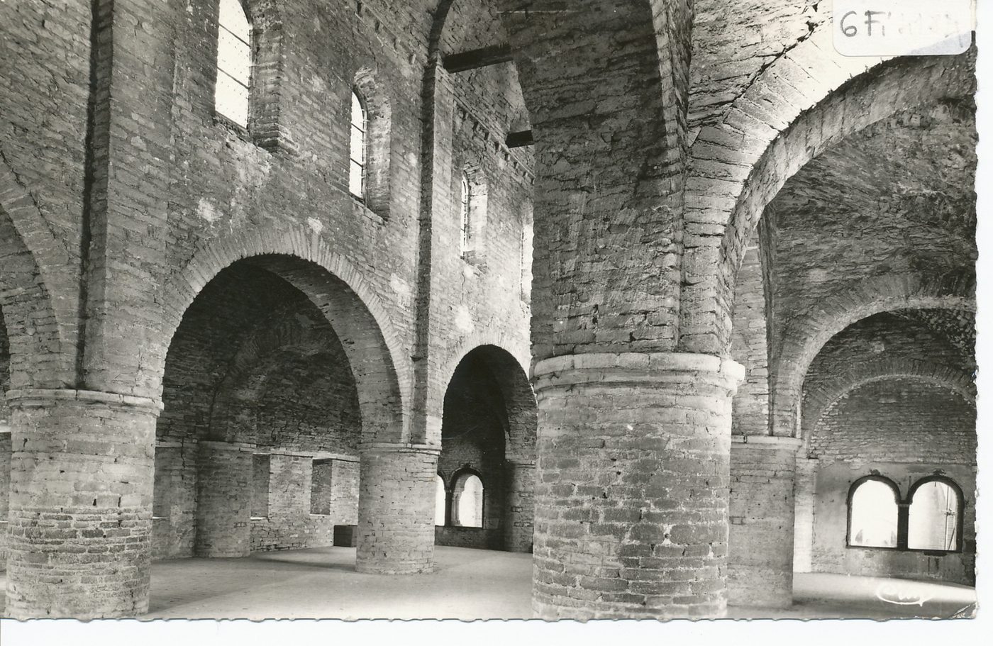 Tournus. Abbatiale Saint-Philibert. Tribune ou chapelle Saint-Michel.