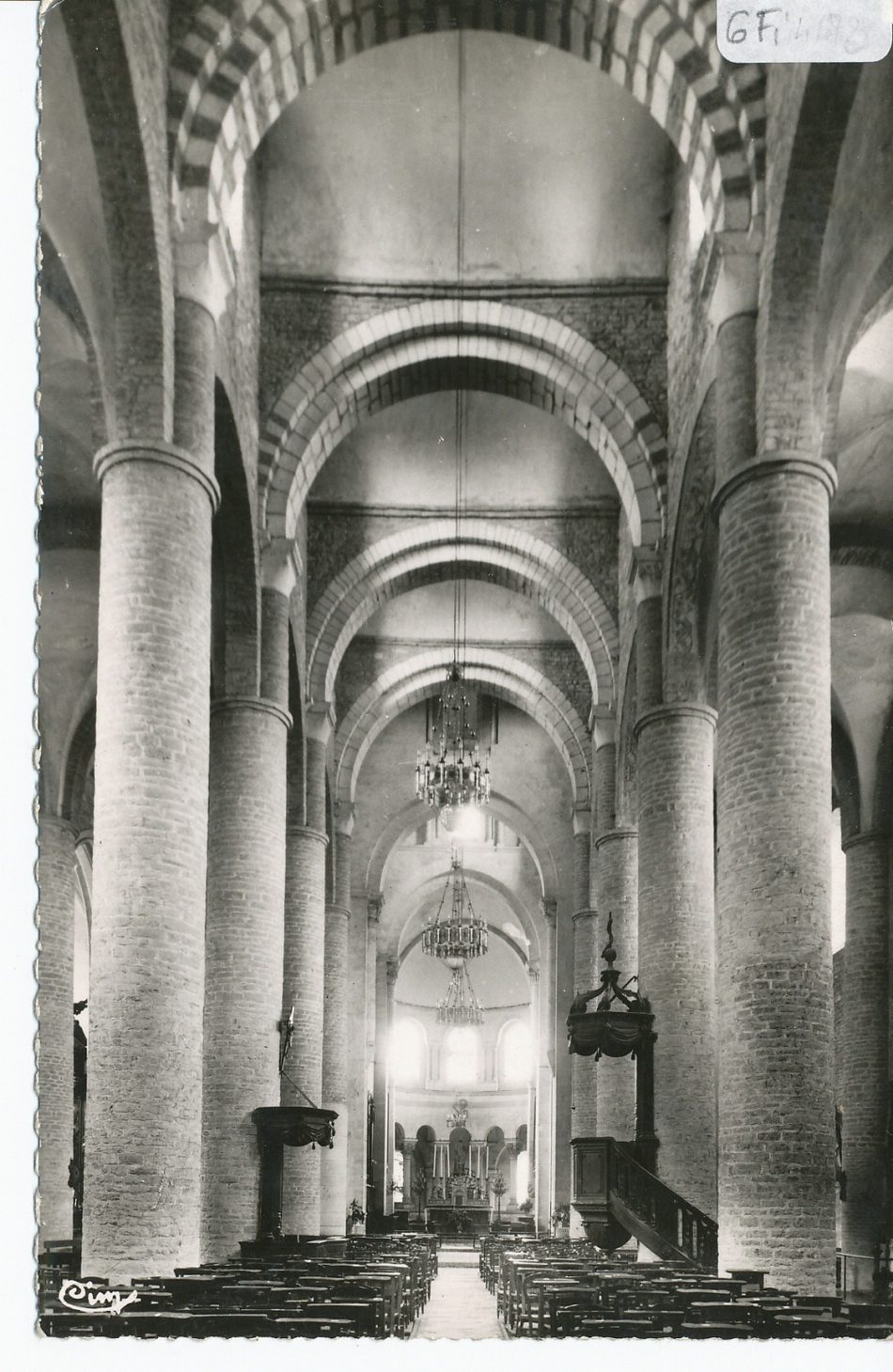 Tournus. Eglise Saint-Philibert. La grande nef.